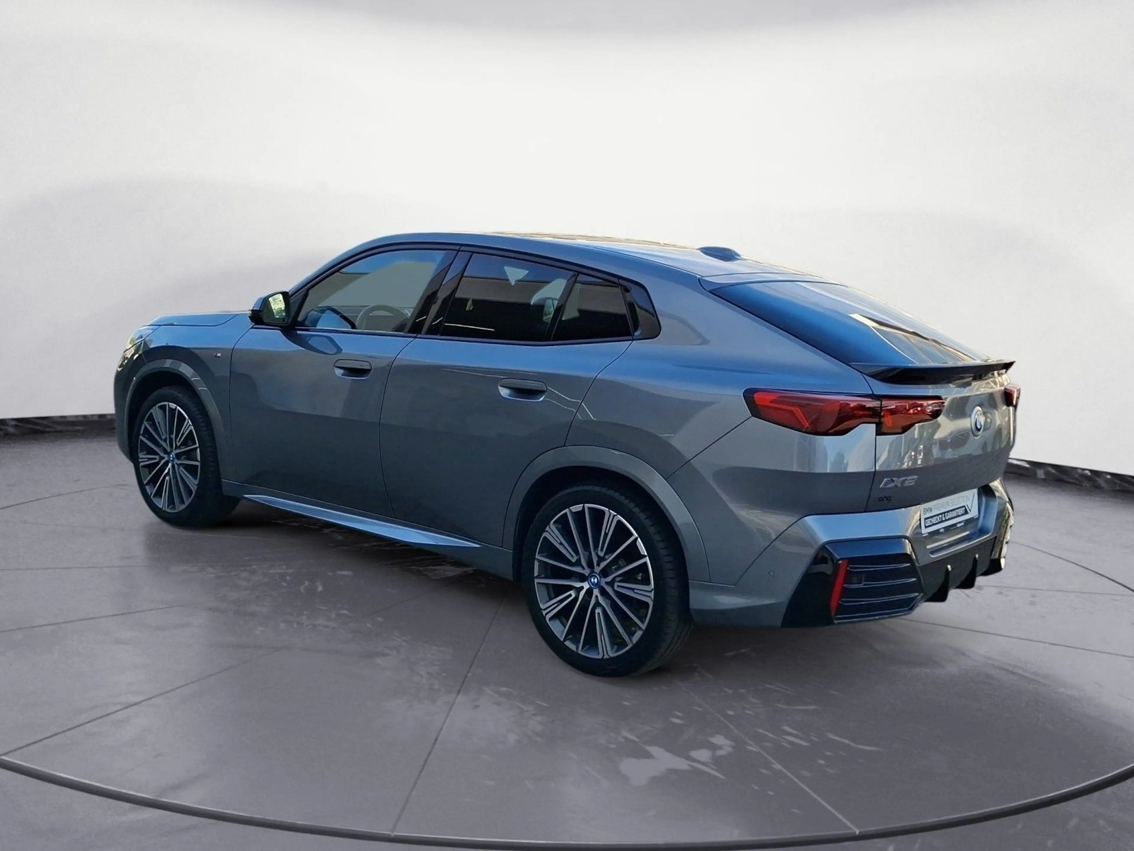 BMW iX2 xDrive30 M Sport iconic Glow Akustikglas 20' — photo 5