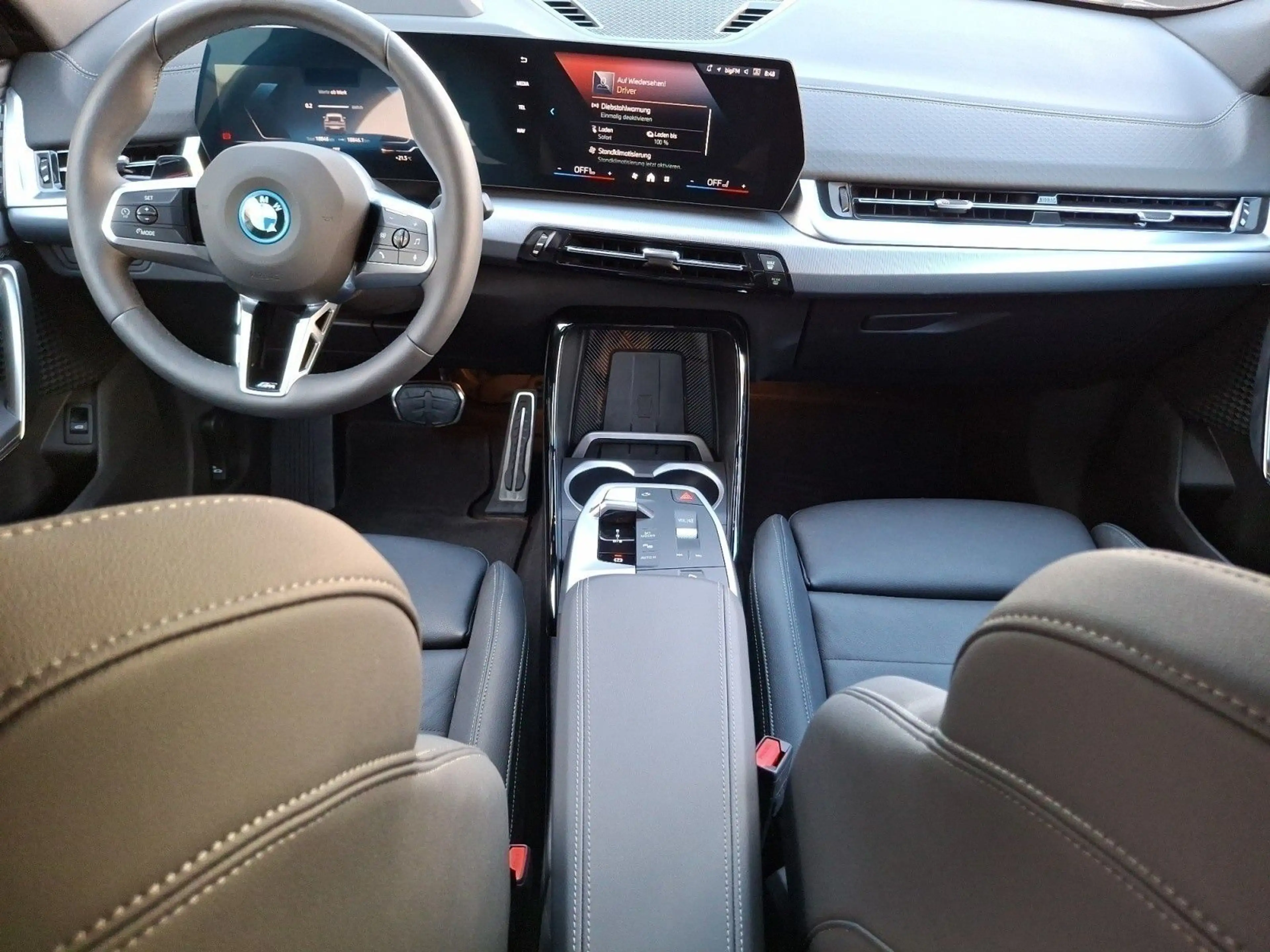 BMW iX2 xDrive30 M Sport iconic Glow Akustikglas 20' — photo 14