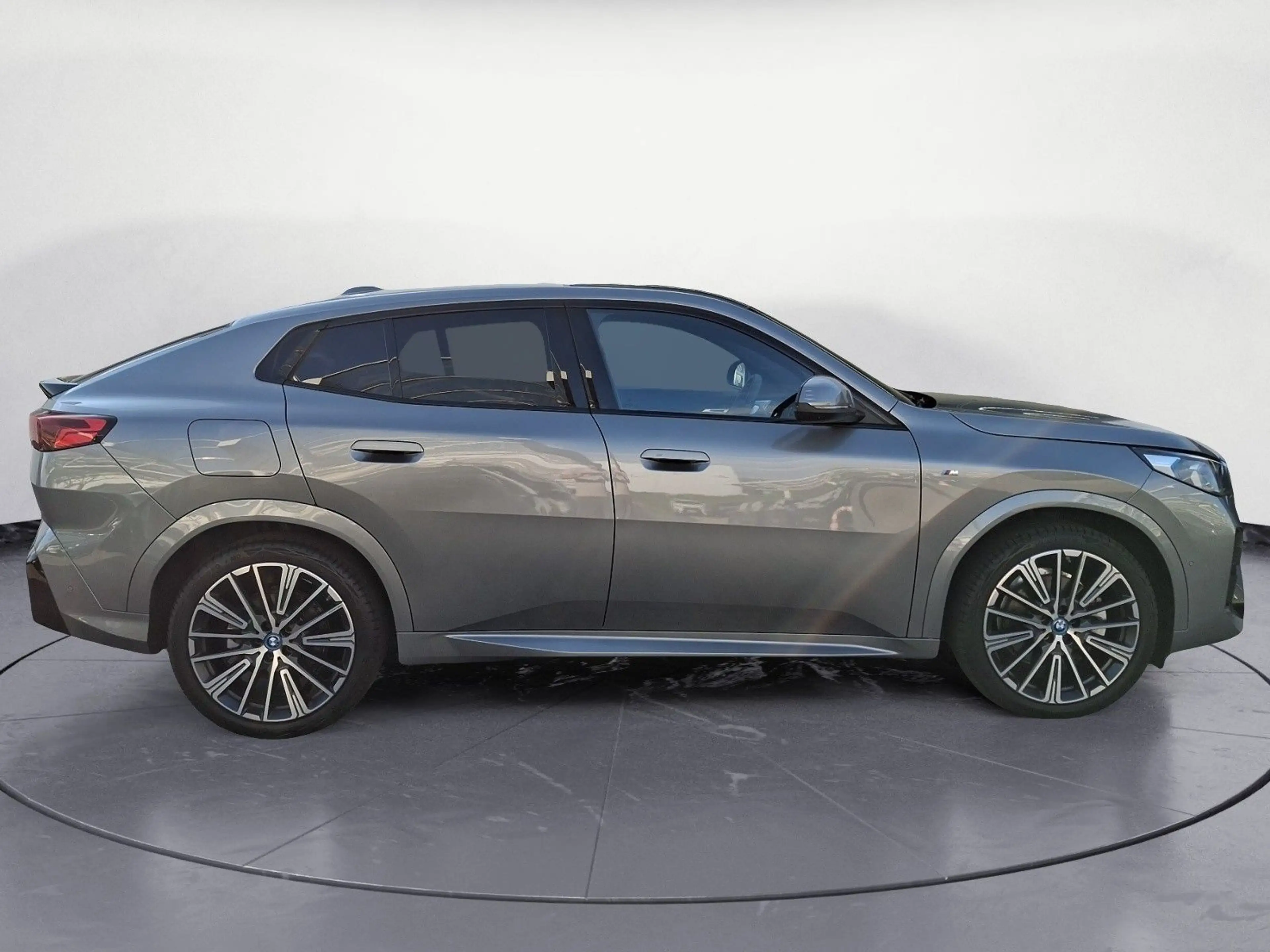BMW iX2 xDrive30 M Sport iconic Glow Akustikglas 20' — photo 7