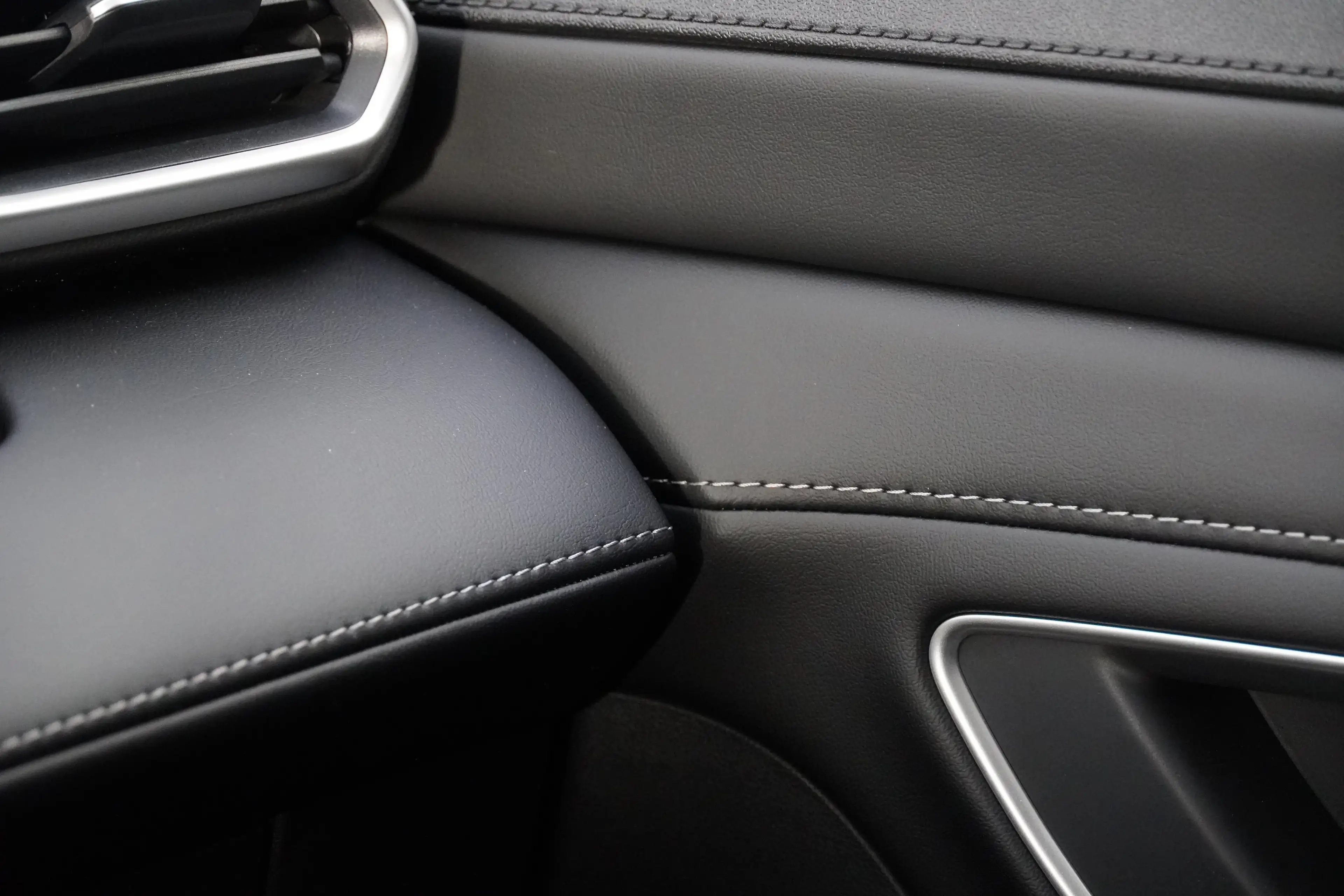 MG ZS HEV Luxury GRATIS Winterreifen ab €25.990 — photo 15