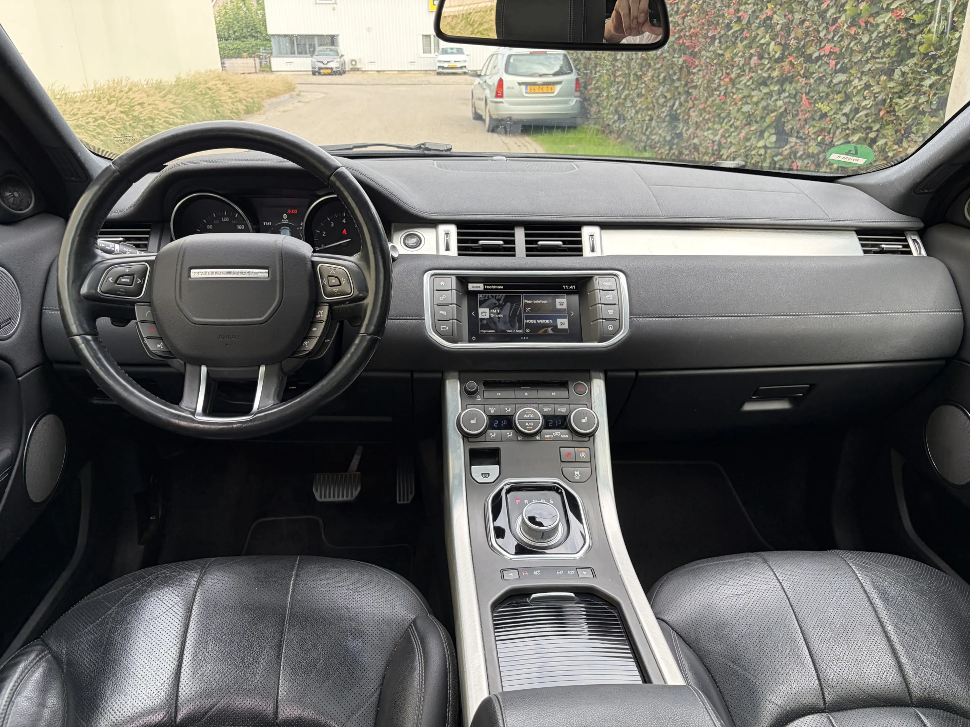 Land Rover Range Rover Evoque 2.0 Si4 HSE Dynamic / AUTOMAAT / NAVI / PANORAMADA — photo 3