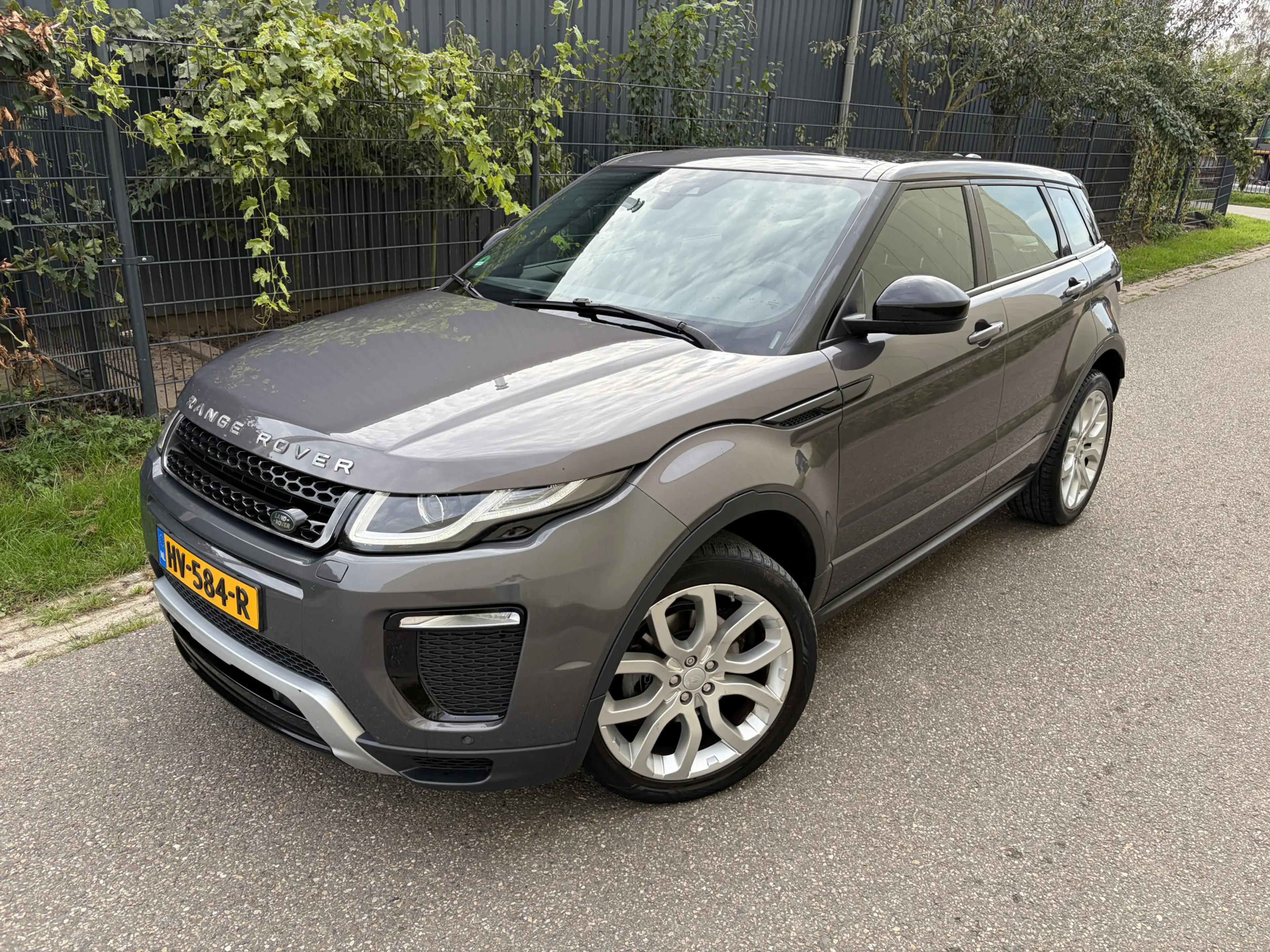 Land Rover Range Rover Evoque 2.0 Si4 HSE Dynamic / AUTOMAAT / NAVI / PANORAMADA — photo 2