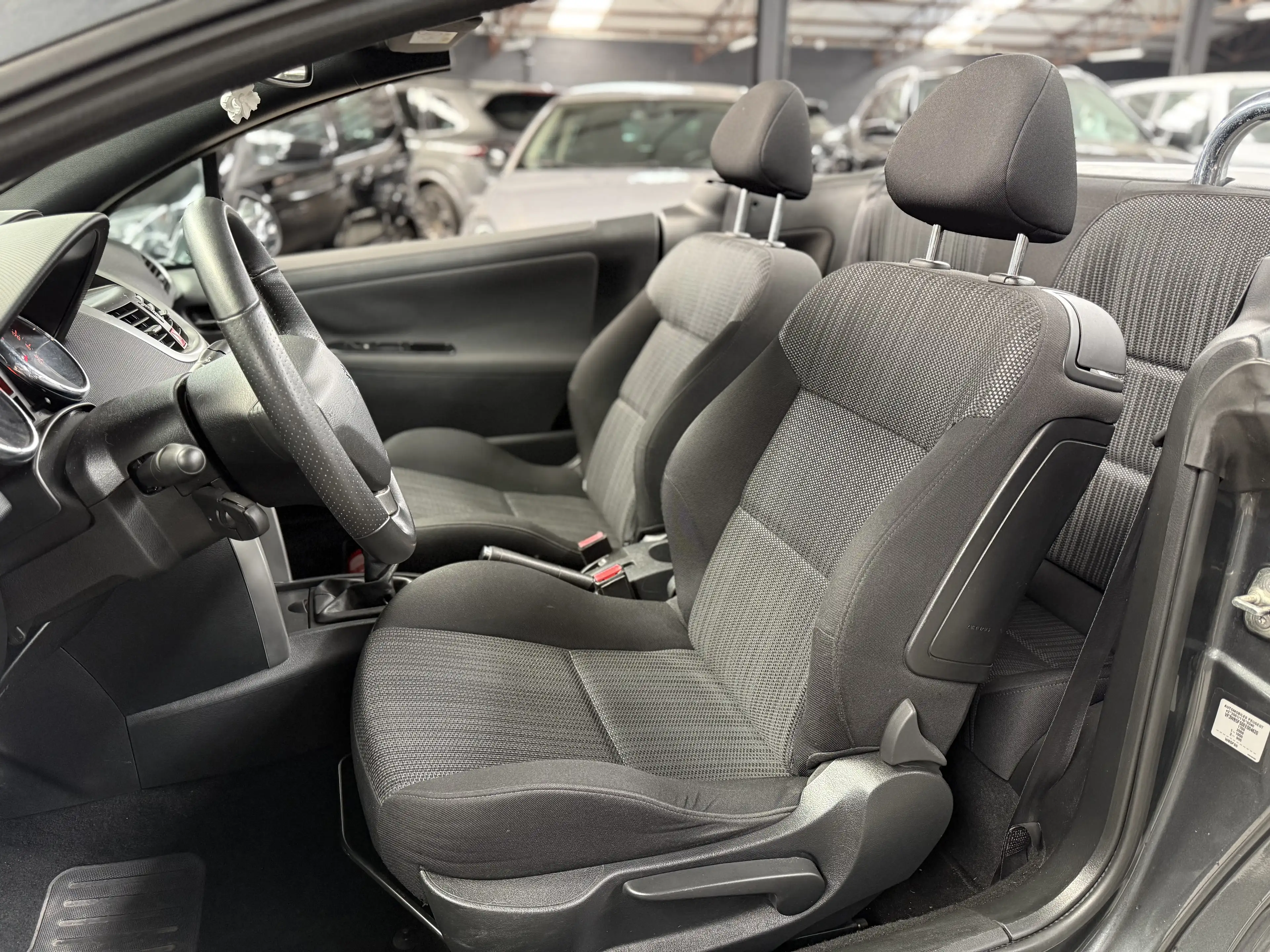 Peugeot 207 CC 1.6i * ECRAN * RADIO * RADAR * CLIM * GARANTIE — photo 14