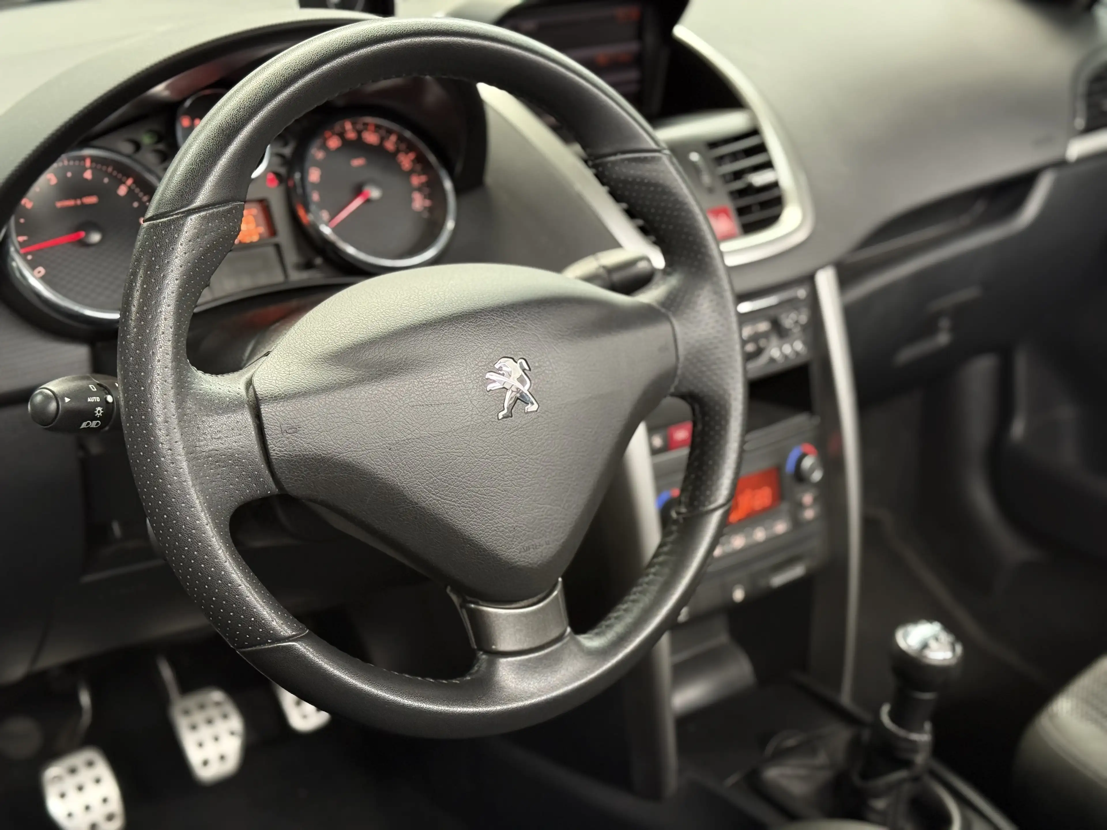 Peugeot 207 CC 1.6i * ECRAN * RADIO * RADAR * CLIM * GARANTIE — photo 13