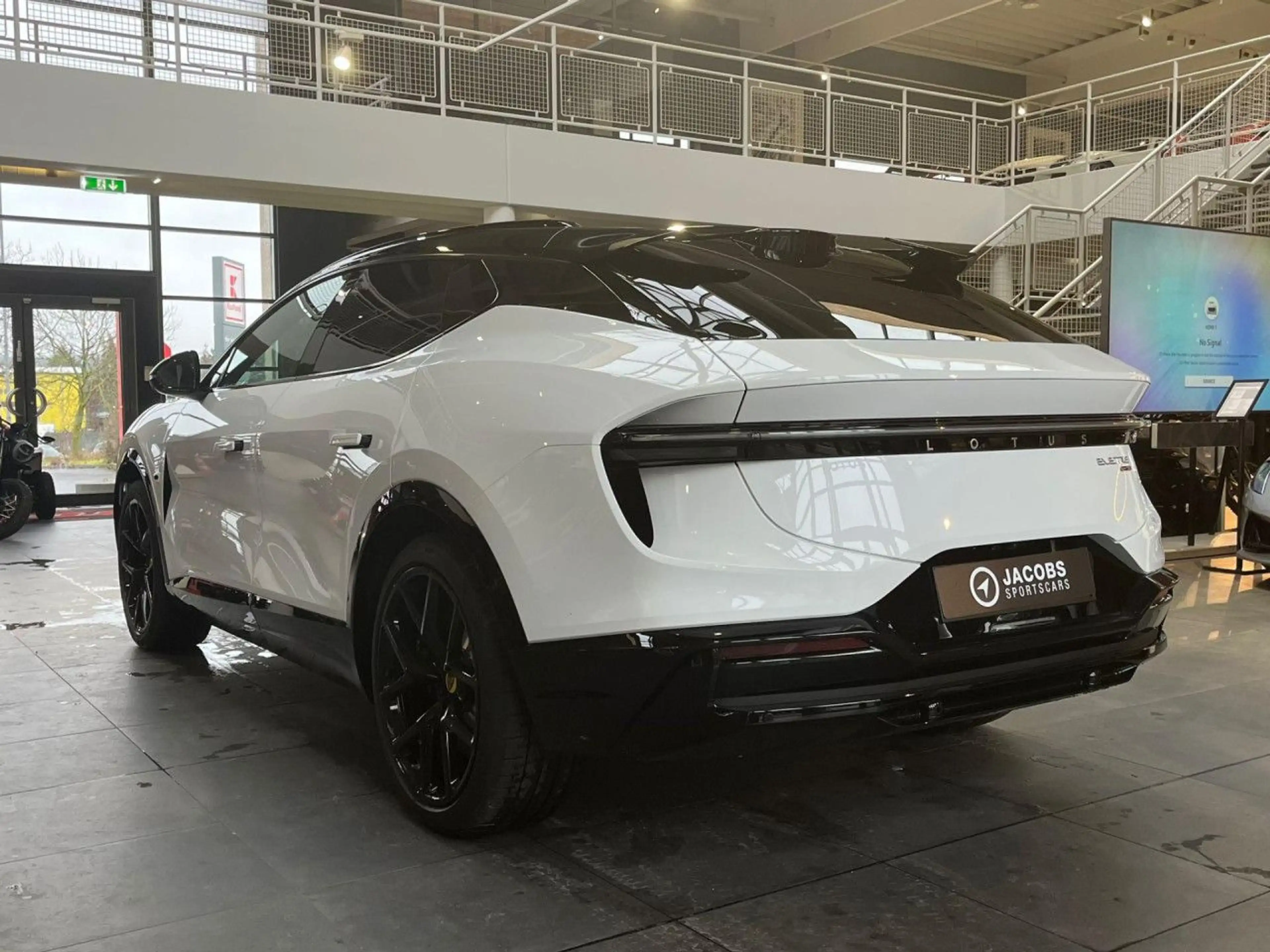 Lotus Eletre Business Edition Turboabschreibung 75% — photo 6