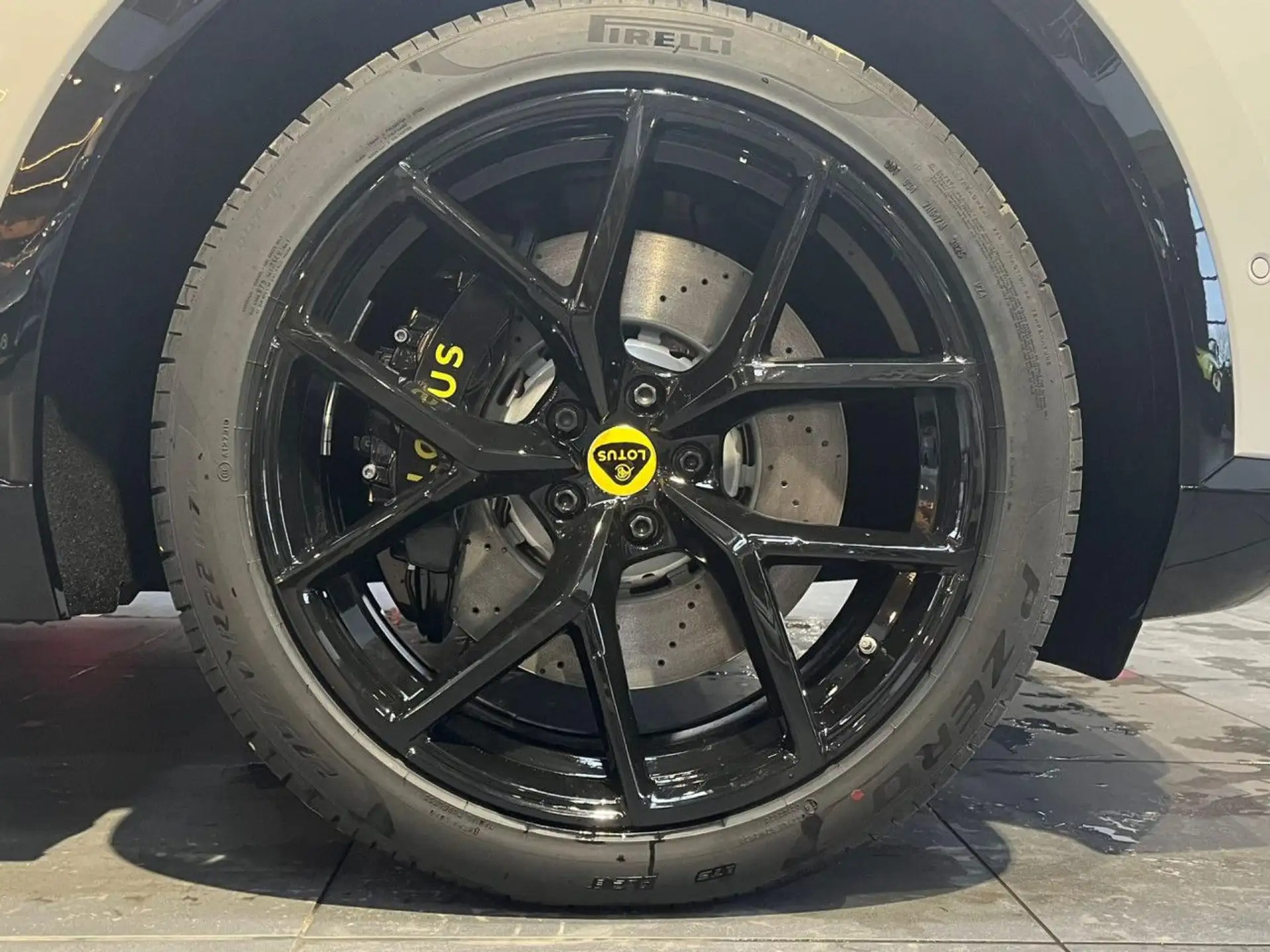 로터스 Lotus Eletre 2026 흰색 사진 7