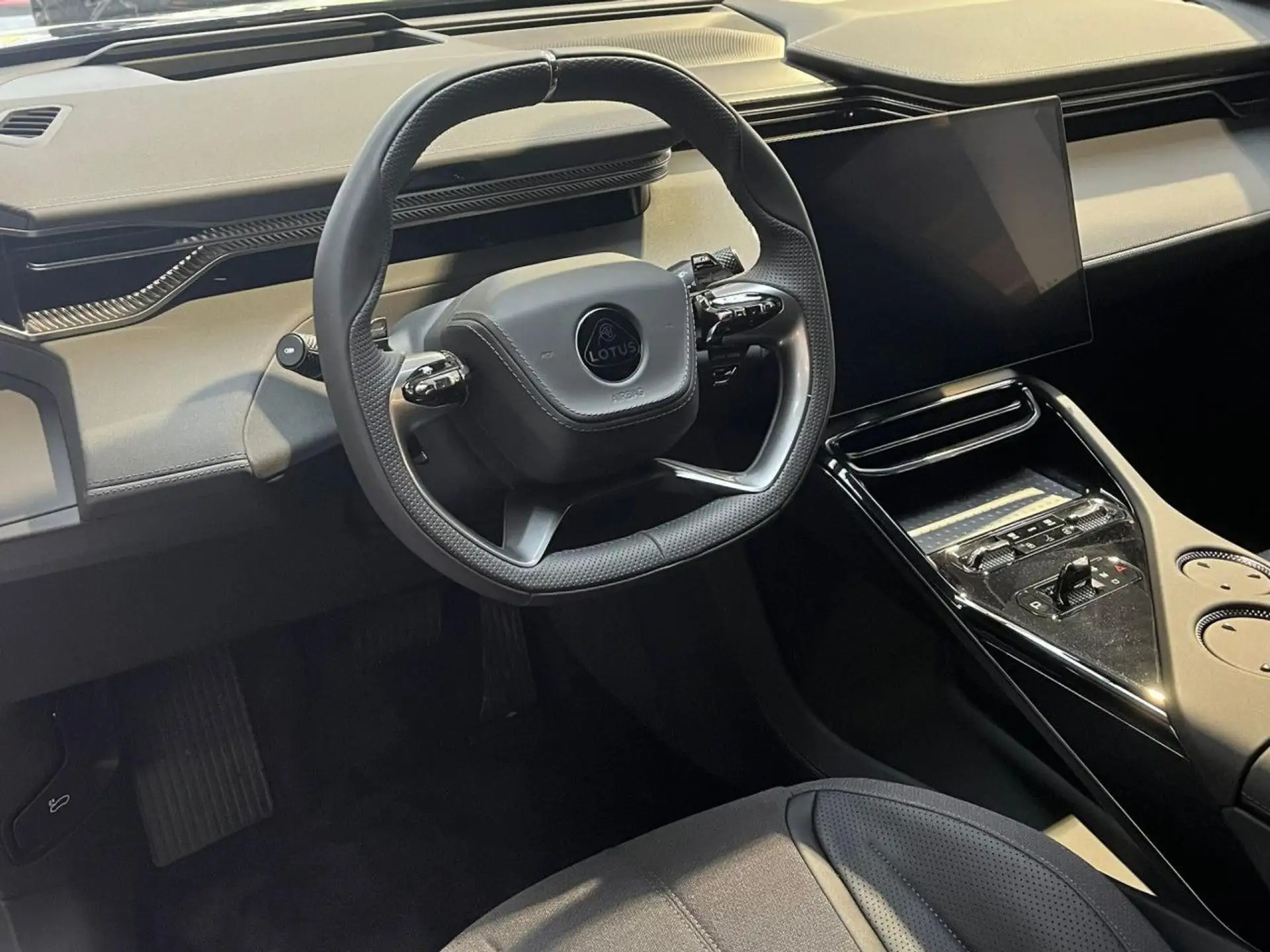 로터스 Lotus Eletre 2026 흰색 사진 8