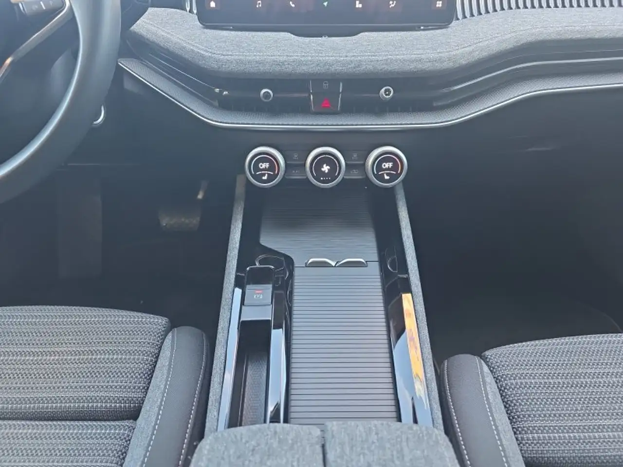 Skoda Superb Combi 2,0TDI DSG Navi/DCC/ACC/Kamera/Sitzhz., миниатюра 13