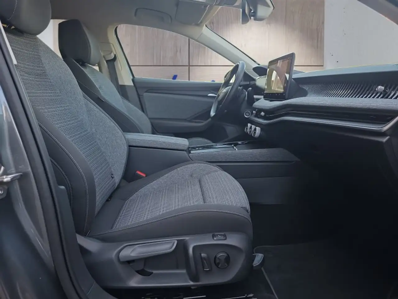 Skoda Superb Combi 2,0TDI DSG Navi/DCC/ACC/Kamera/Sitzhz., миниатюра 17