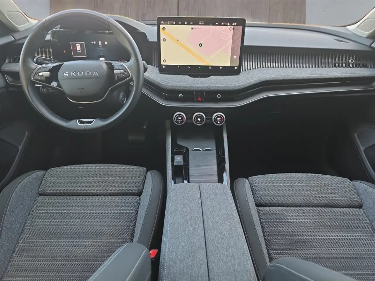 Skoda Superb Combi 2,0TDI DSG Navi/DCC/ACC/Kamera/Sitzhz., миниатюра 11