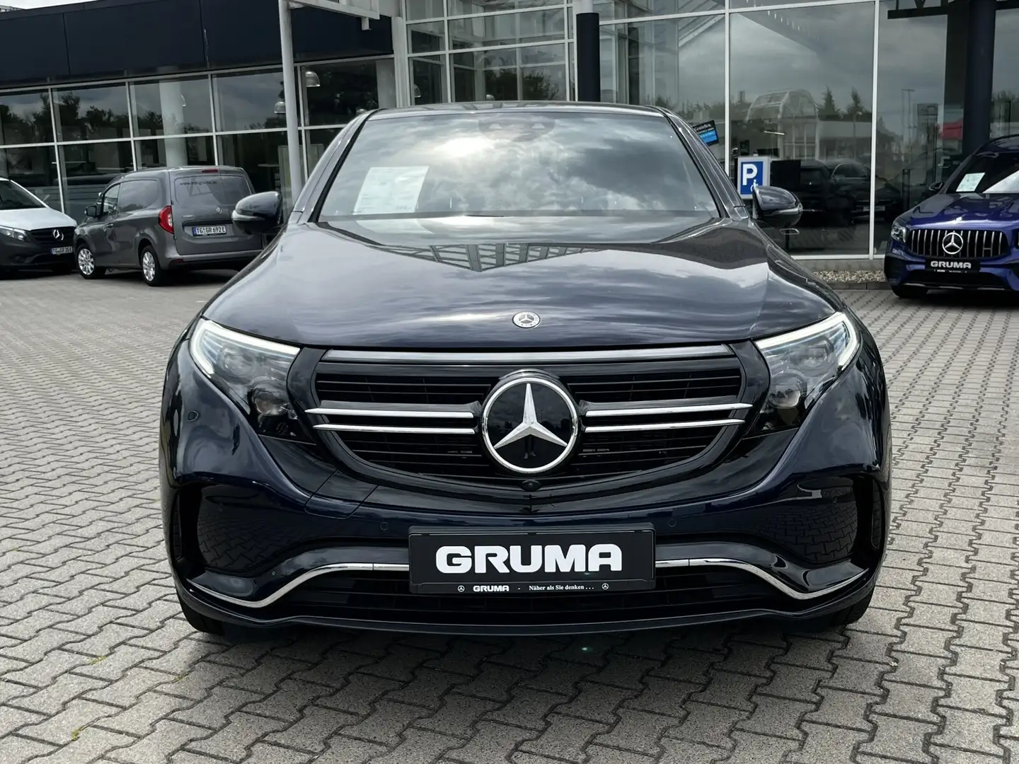 Mercedes-Benz EQC 400 EQC 400 4M AMG+21"+Keyless+Sound+Memory+DAB+360° Blauw - 2