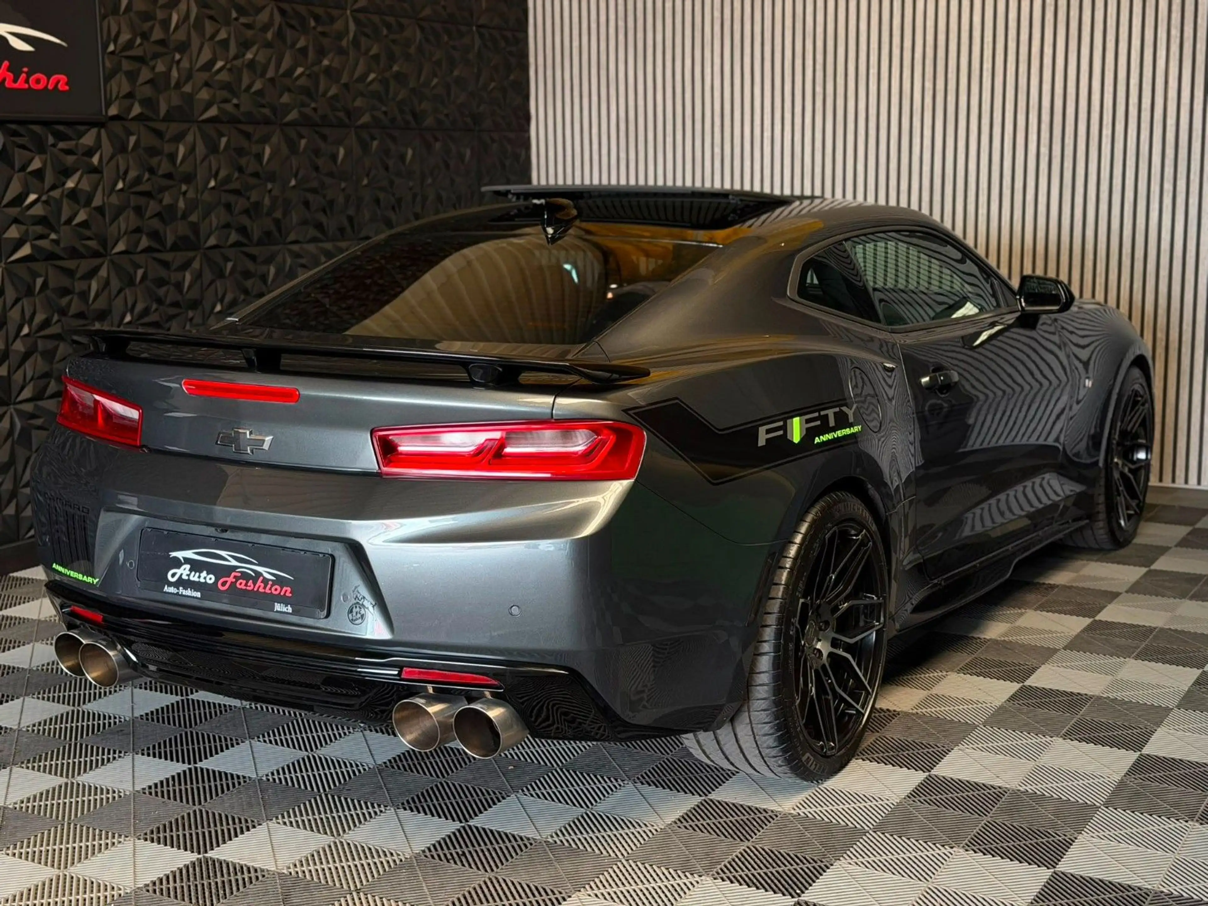 Chevrolet Camaro Coupé V8 50th Anniversary Edition Grail A — photo 11