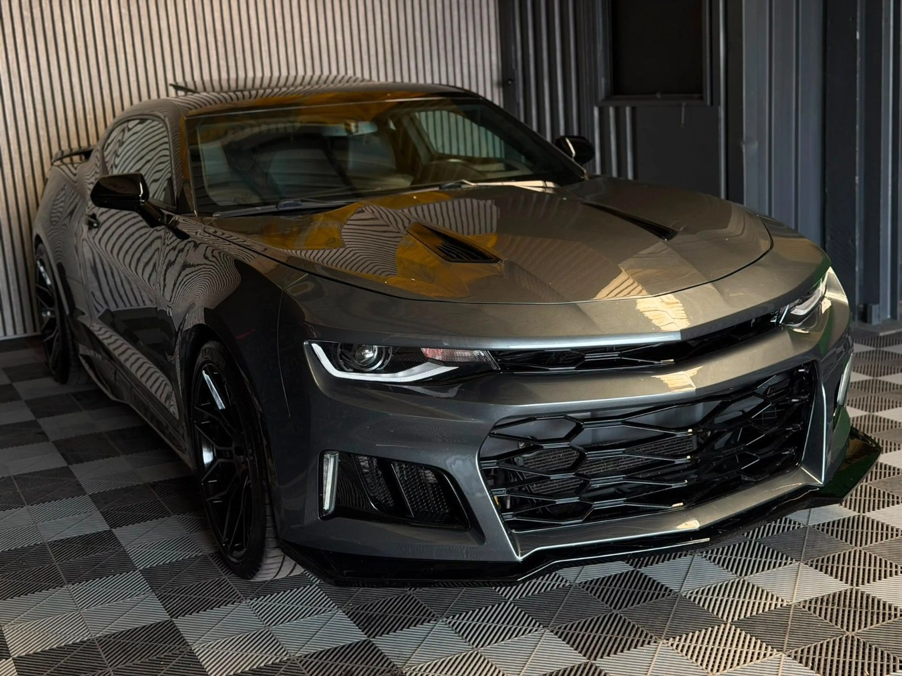 Chevrolet Camaro Coupé V8 50th Anniversary Edition Grail A — photo 14