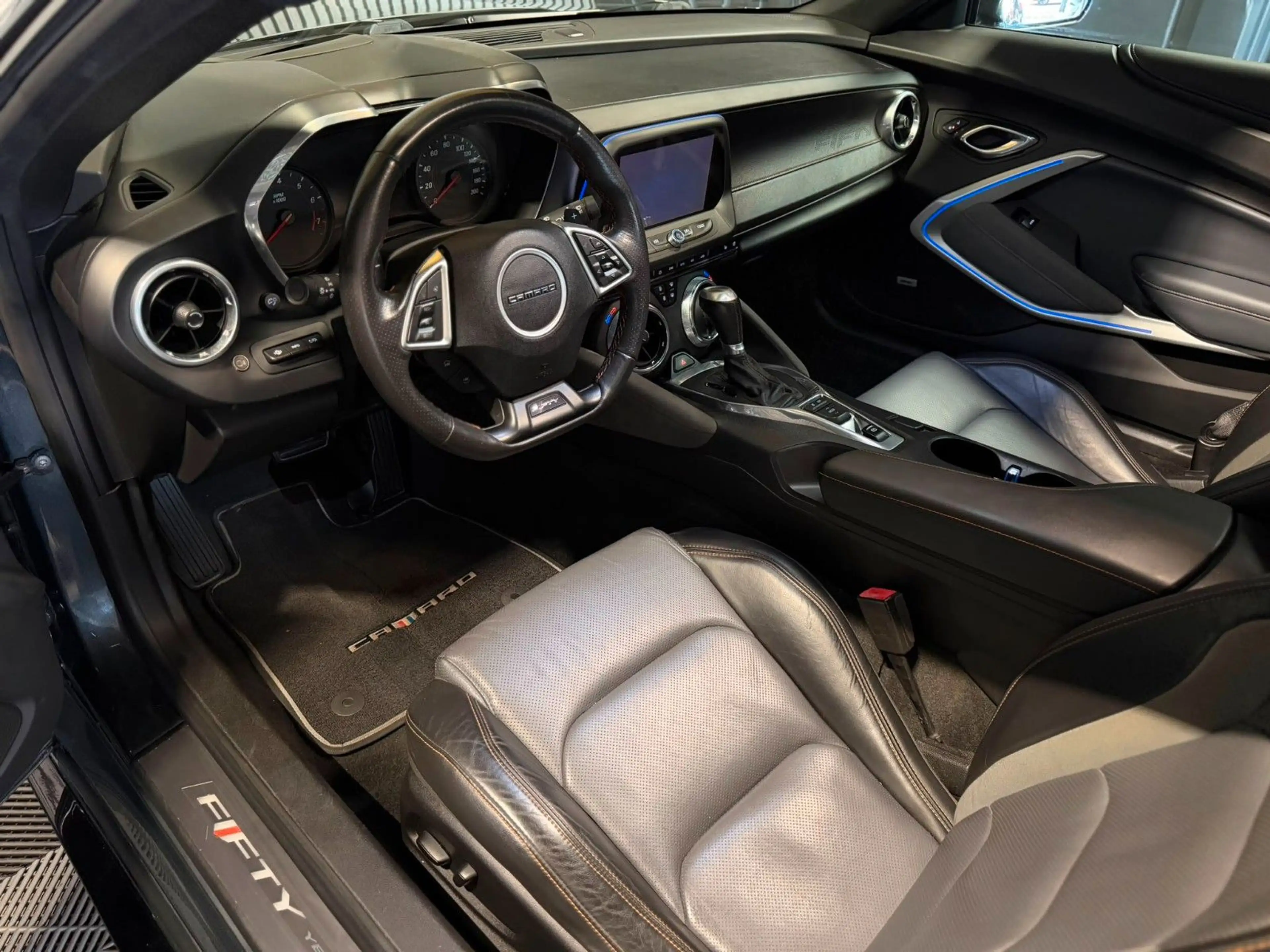 Chevrolet Camaro Coupé V8 50th Anniversary Edition Grail A — photo 5