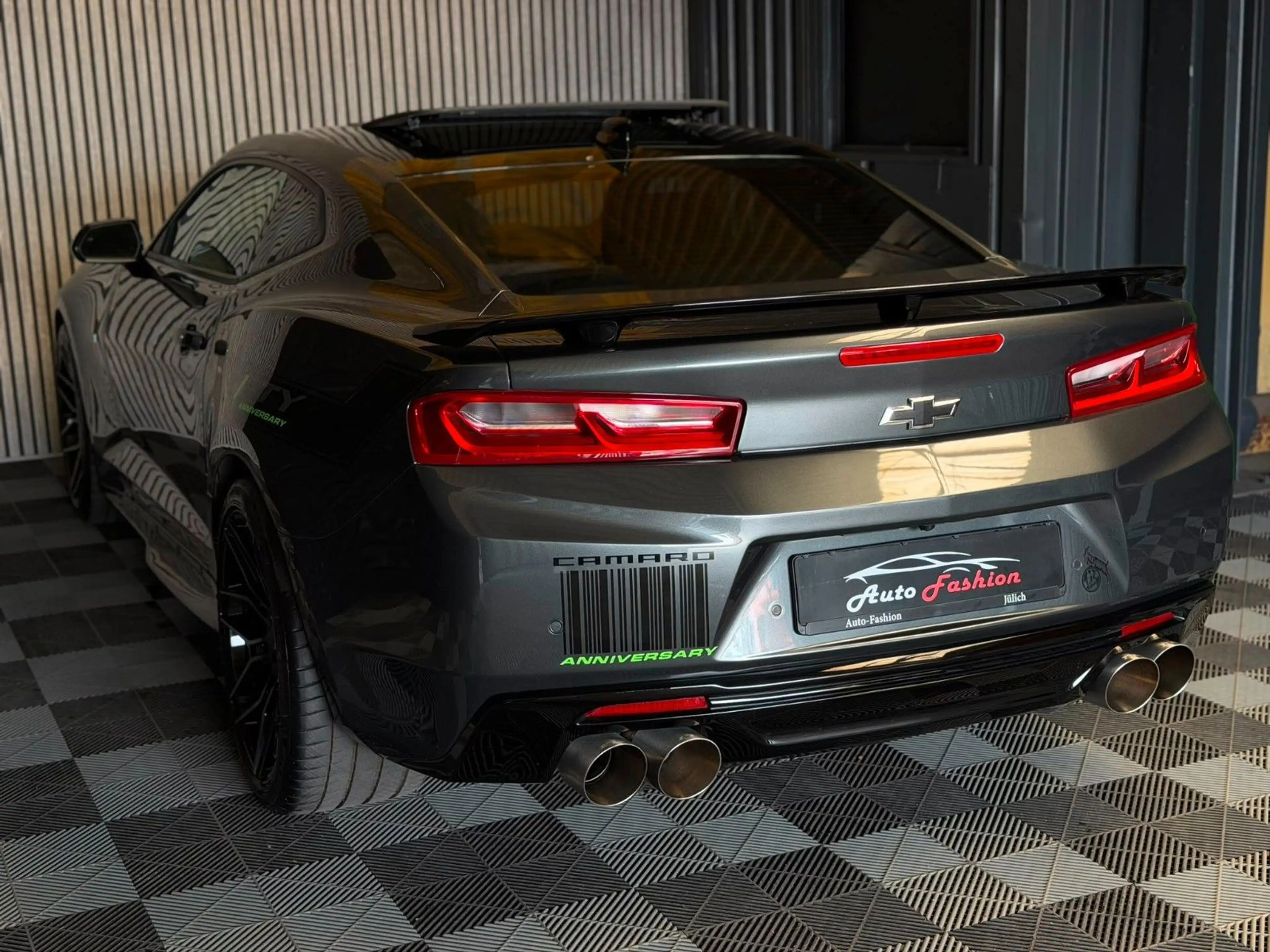 Chevrolet Camaro Coupé V8 50th Anniversary Edition Grail A — photo 3