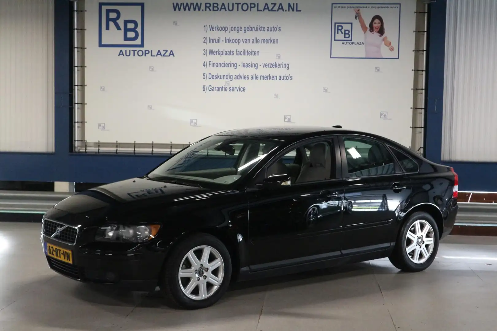 Volvo S40 2.4 Momentum / NAP / AUTOMAAT / UNIEK ! ! ! Zwart - 1