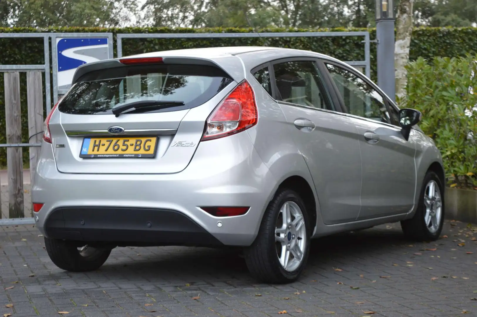 Ford Fiesta 1.0 EcoBoost Titanium Grijs - 2