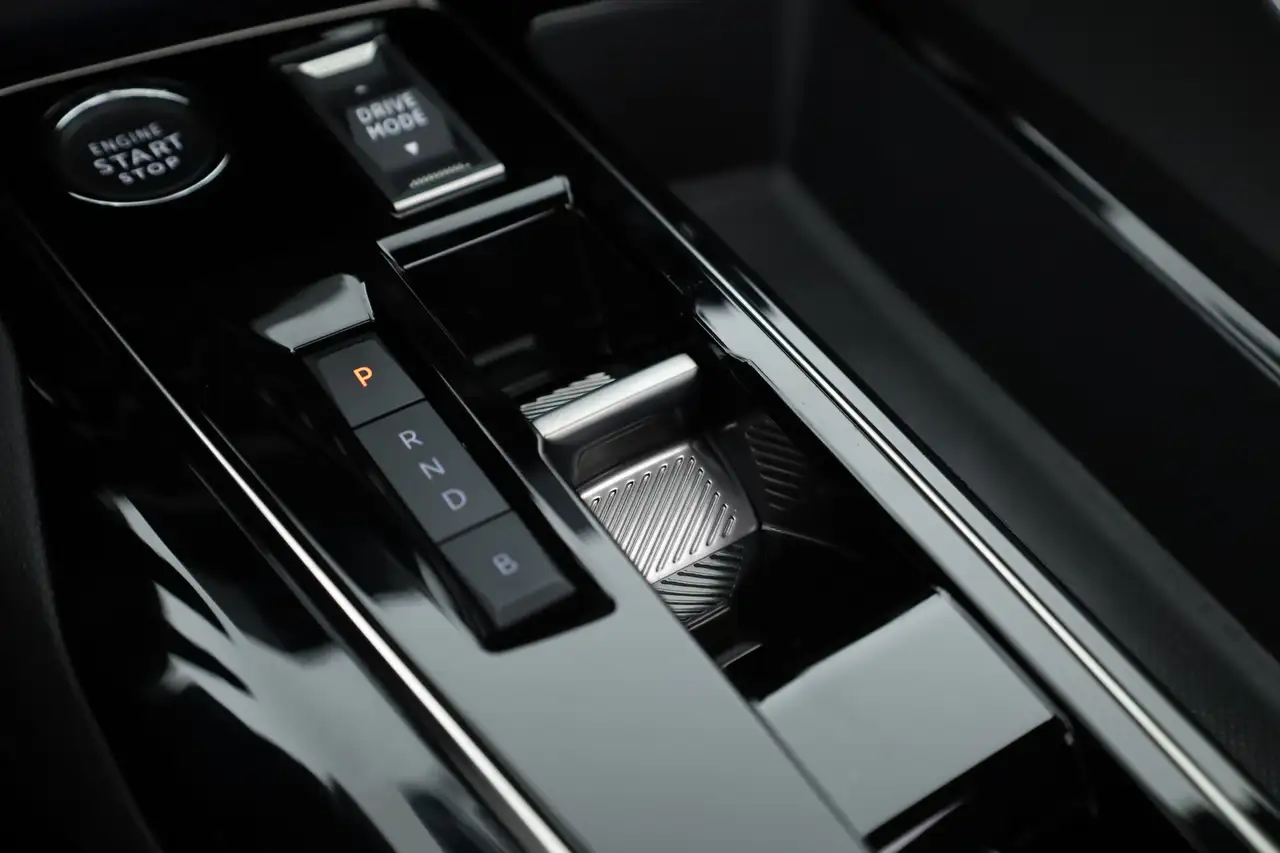 Peugeot 3008 1.6 HYbrid 225 GT Rijklaar!! Pano Adapt. Cru, миниатюра 7