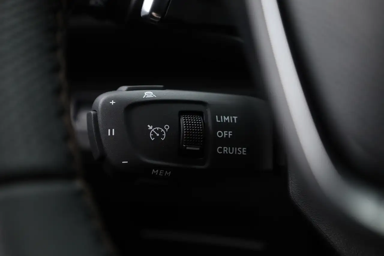 Peugeot 3008 1.6 HYbrid 225 GT Rijklaar!! Pano Adapt. Cru, миниатюра 11