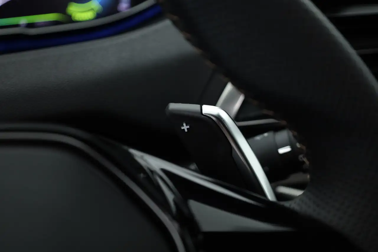 Peugeot 3008 1.6 HYbrid 225 GT Rijklaar!! Pano Adapt. Cru, миниатюра 17