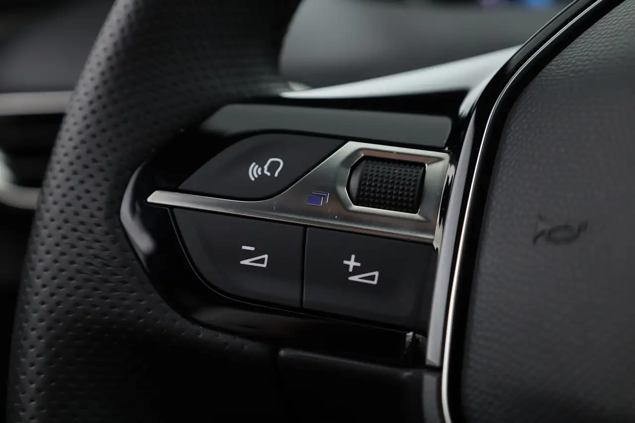 Peugeot 3008 1.6 HYbrid 225 GT Rijklaar!! Pano Adapt. Cru, миниатюра 13