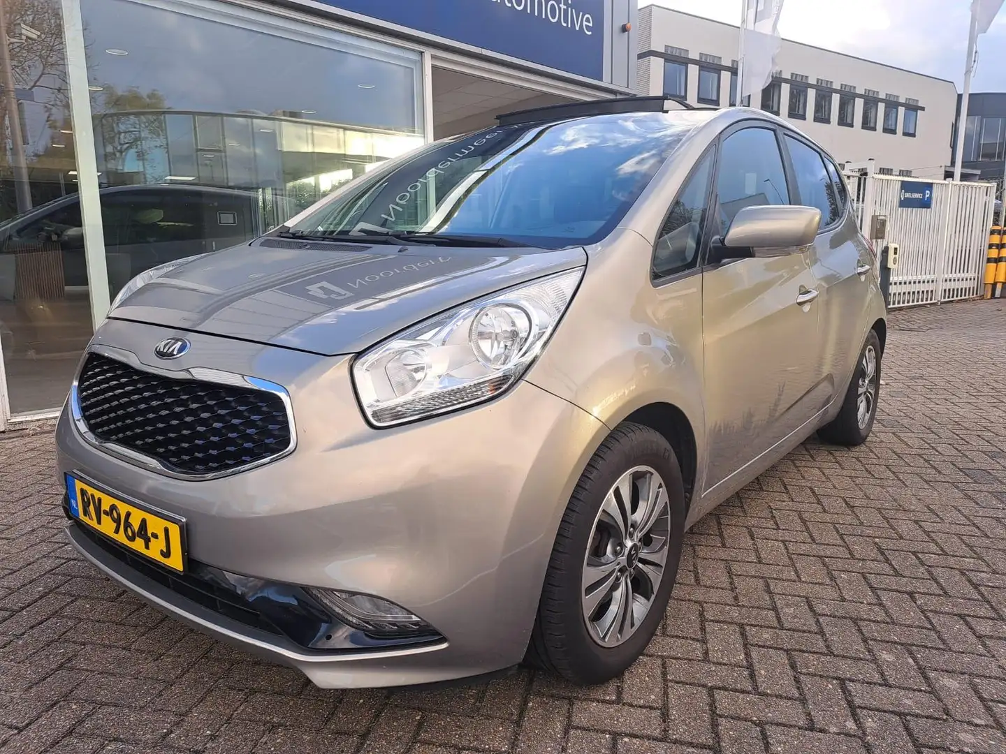 Kia Venga 1.4 CVVT Summer Edition navigatie / panoramadak / Gris - 1