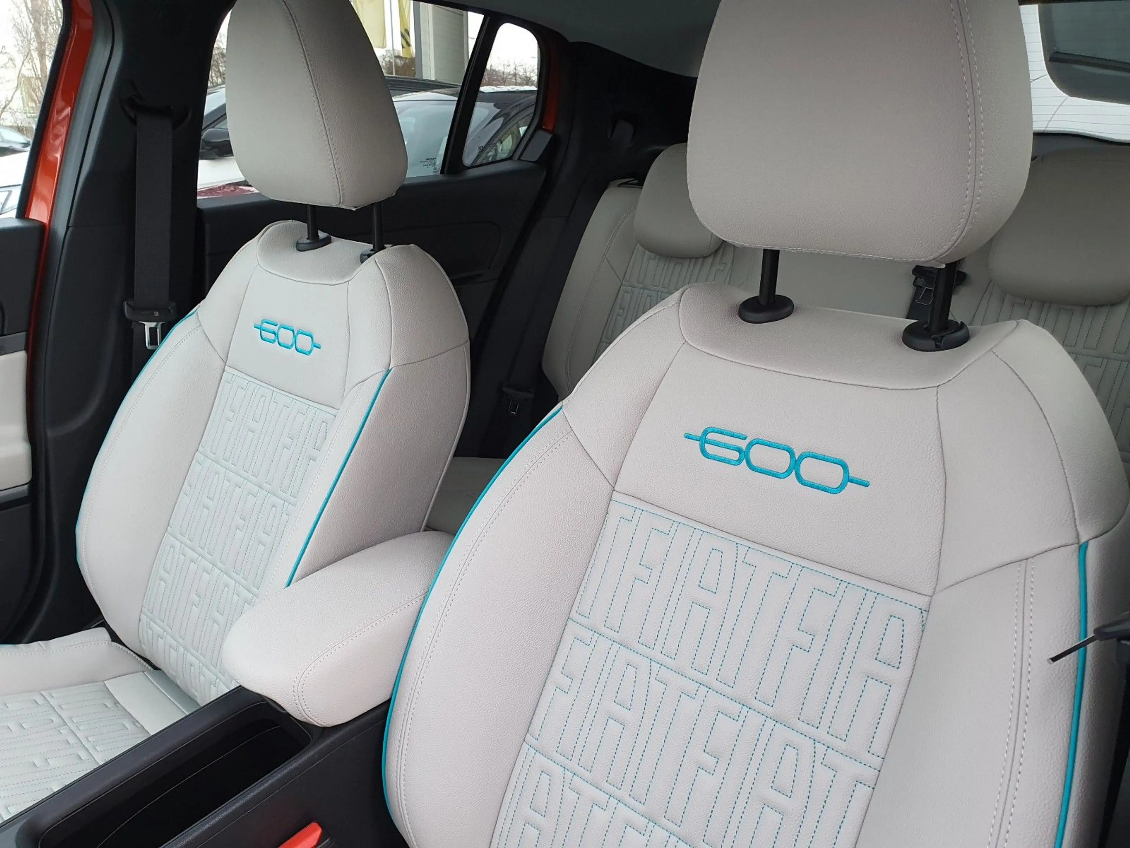 Fiat 600e "La Prima" - LED, Navi, 18" Alu, etc. — photo 8