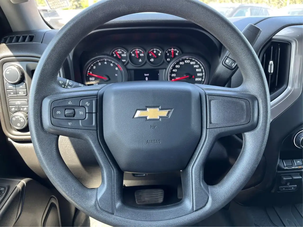 Chevrolet Silverado 1500 снимка Chevrolet Silverado 1500