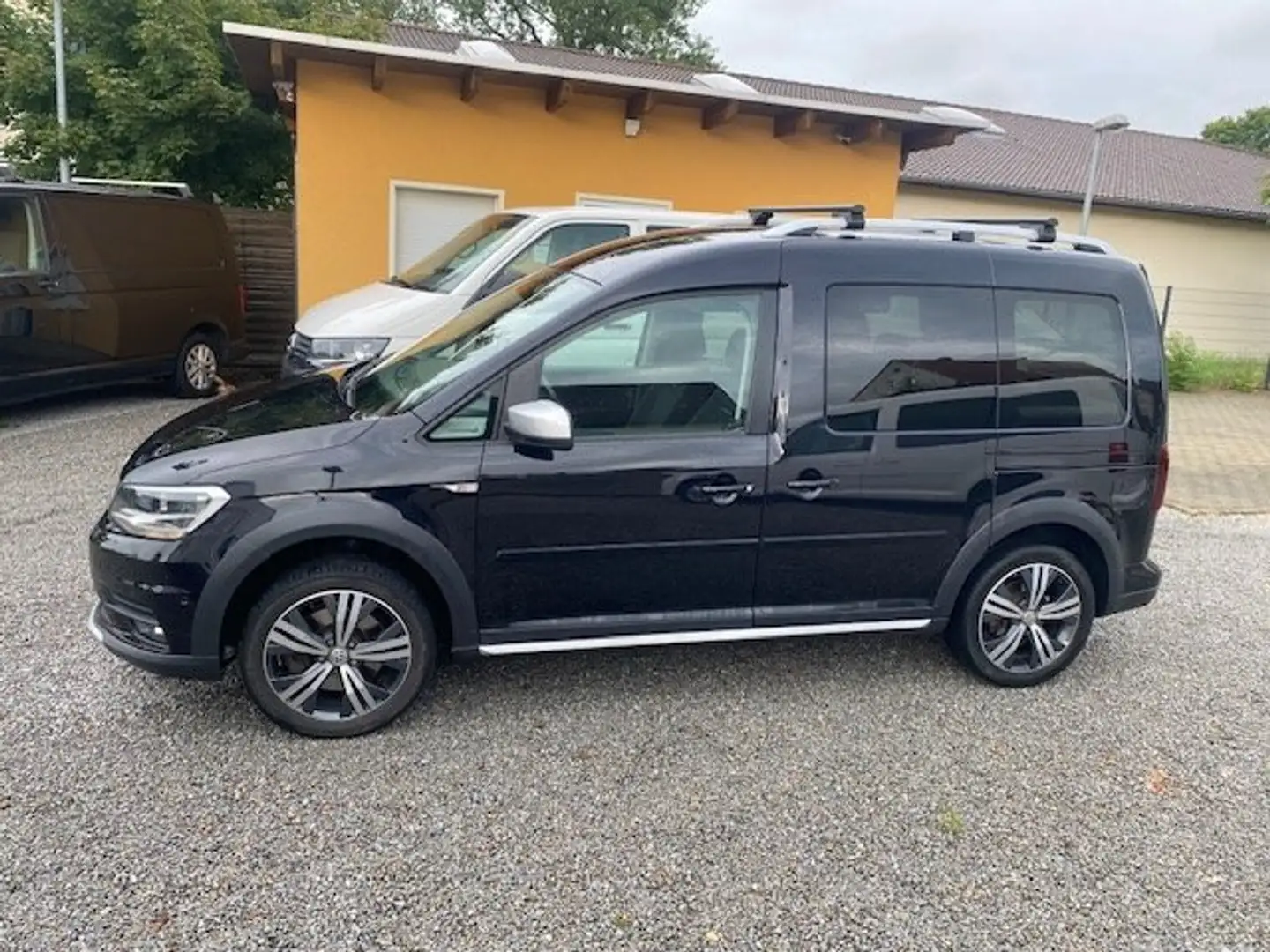 Volkswagen Caddy Alltrack BMT AHK - 2