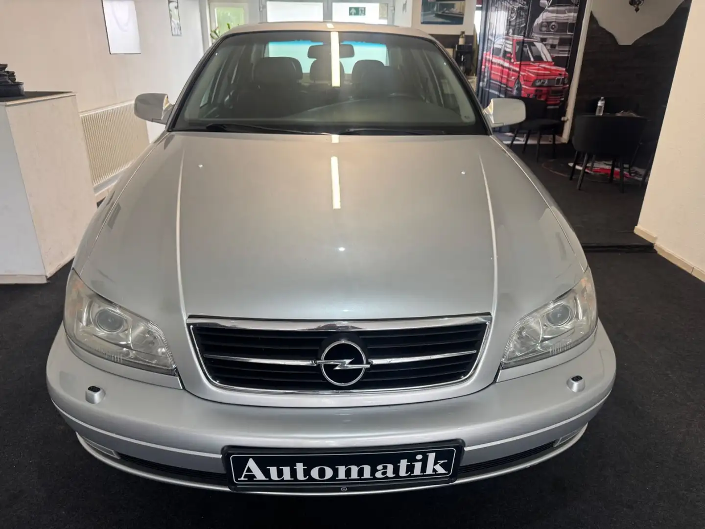 Opel Omega 3.0 V6  Edition Automatik Garagenfahrzeug Plateado - 2