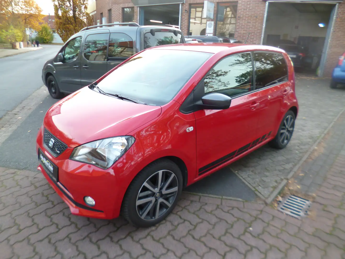 SEAT Mii Mii 5-Türer 1.0 FR-Line SHZ,PDC, Allwetterber. Rouge - 1
