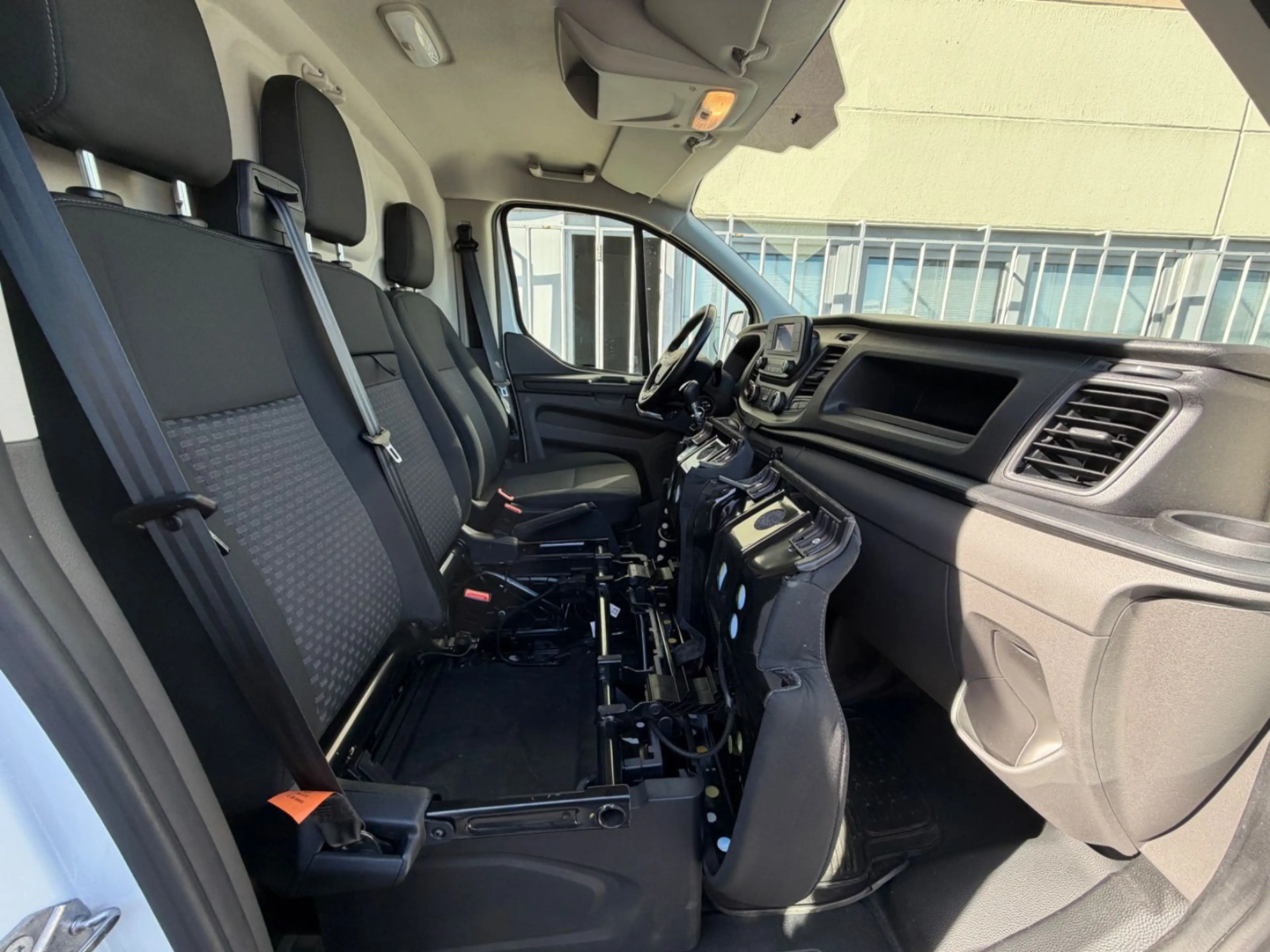 Ford Transit Custom 300 L2H1 Trend*LED*PDC*RFK*DAB+* — photo 12