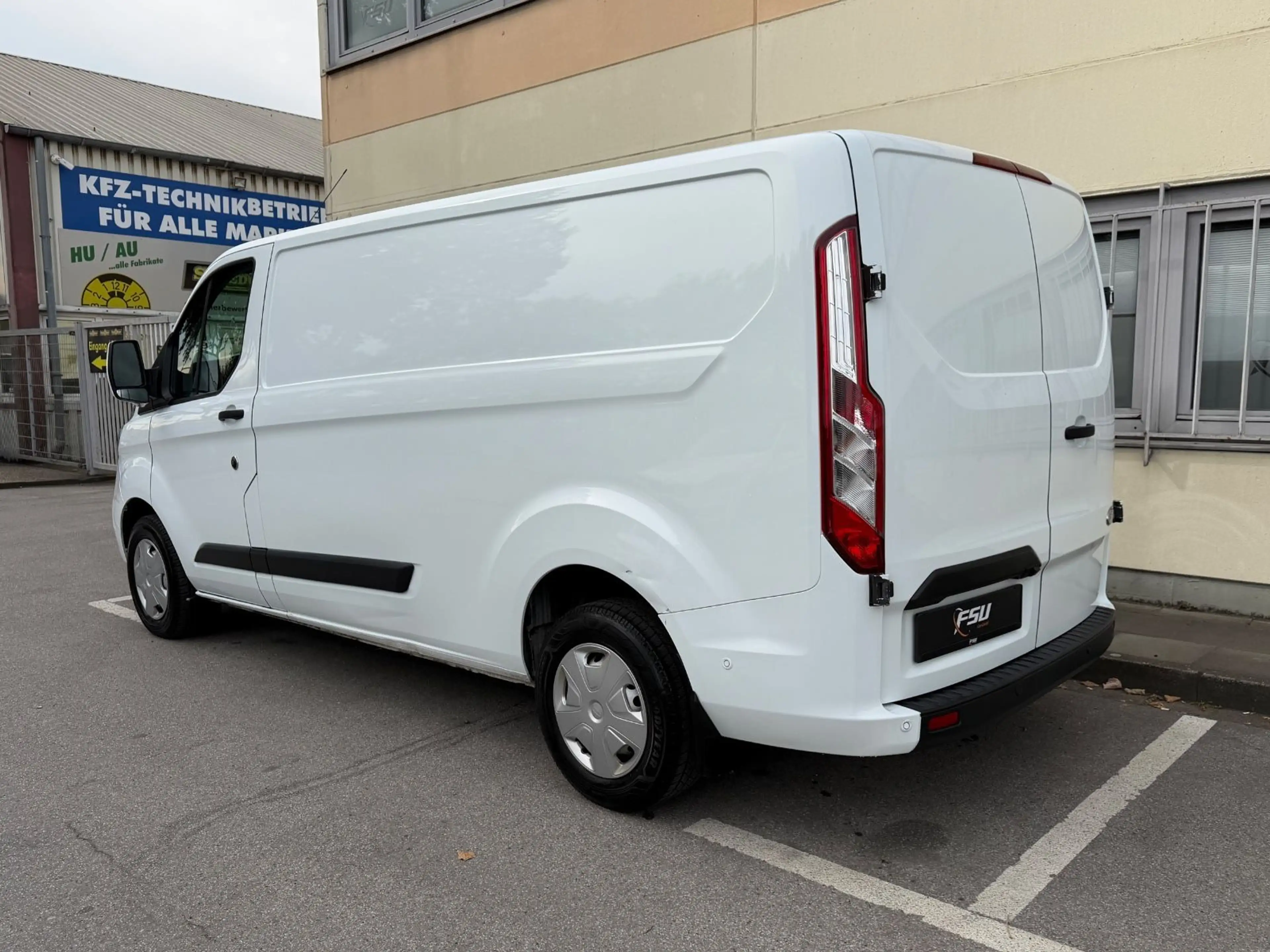 Ford Transit Custom 300 L2H1 Trend*LED*PDC*RFK*DAB+* — photo 2