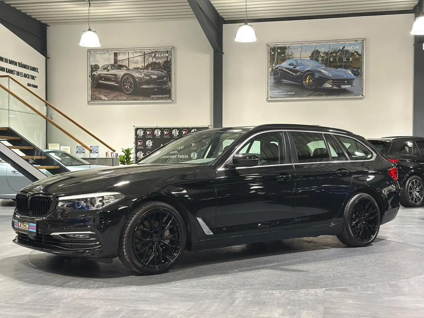 BMW 525 d Touring A S-HEFT/NAVI/LED/AHK/19LM/ACC Schwarz - 1