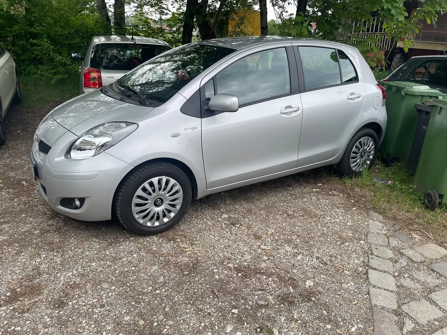 Toyota Yaris Life Zilver - 1
