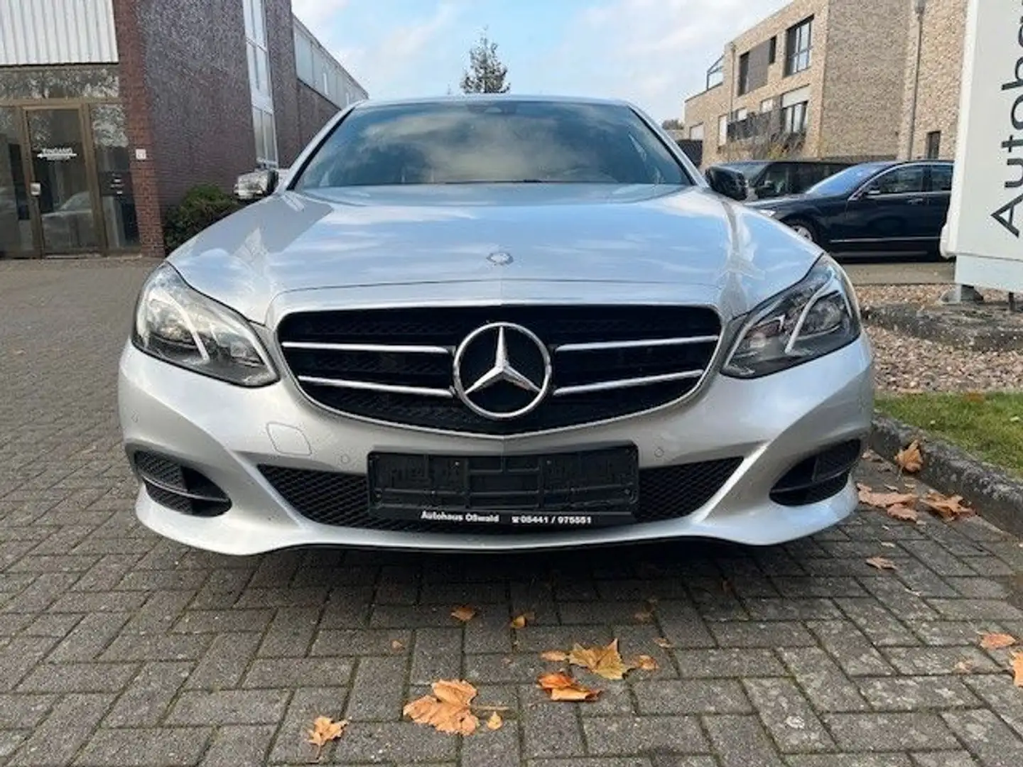 Mercedes-Benz E 220 E Limo BlueTec Avant./nur 70Tkm/SD Plateado - 2
