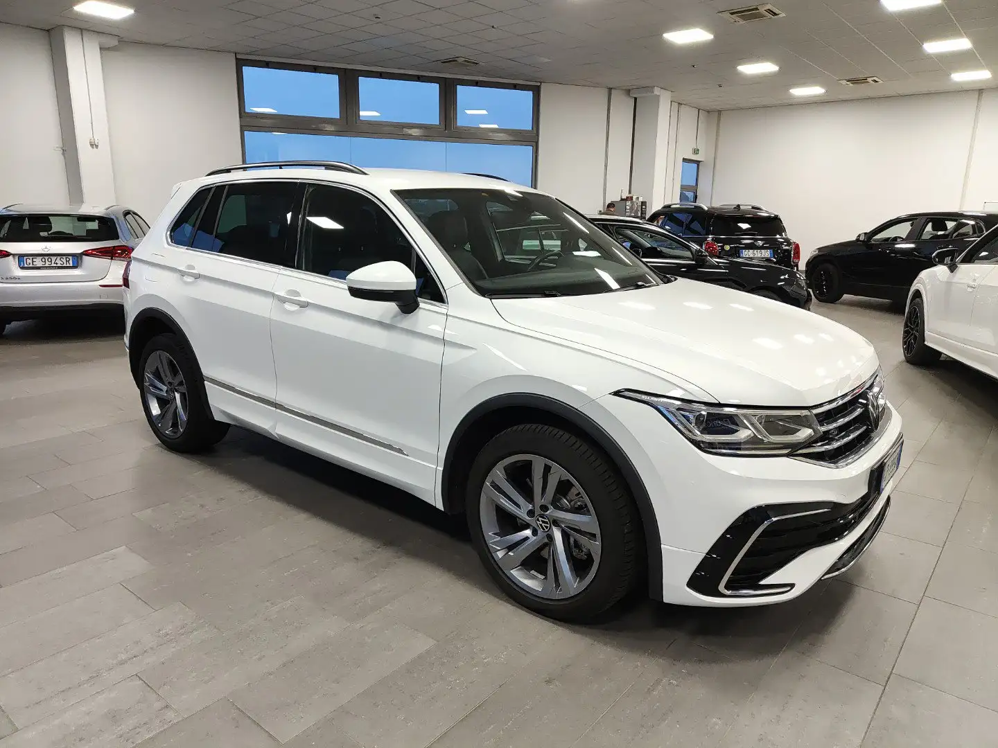 Volkswagen Tiguan 1.4 TSI eHYBRID 245 CV DSG R-Line FariLED Cerchi19 Bianco - 2