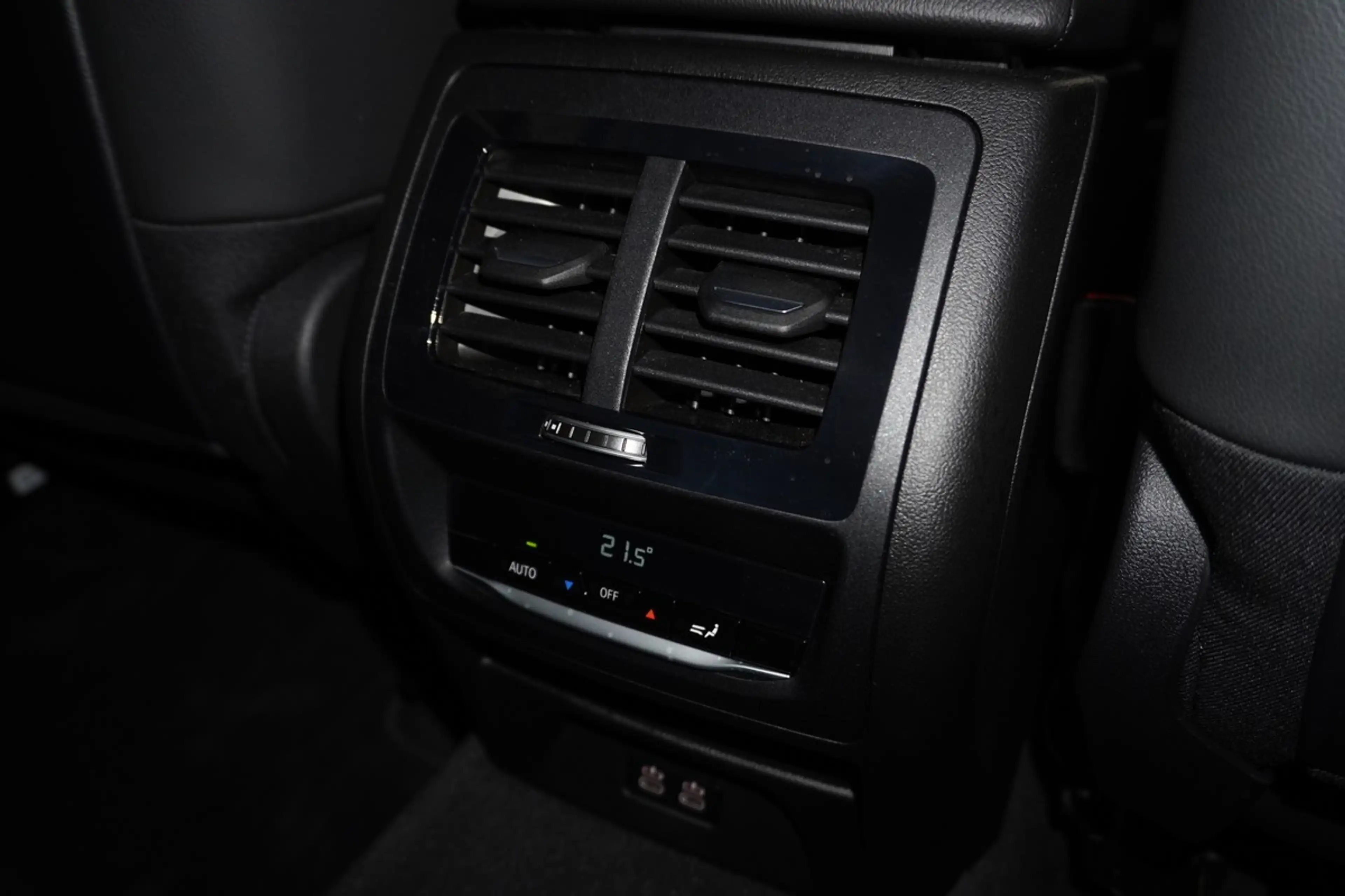 BMW X3 xDrive 20d Mild-Hybrid LED R.Cam AHK — photo 23