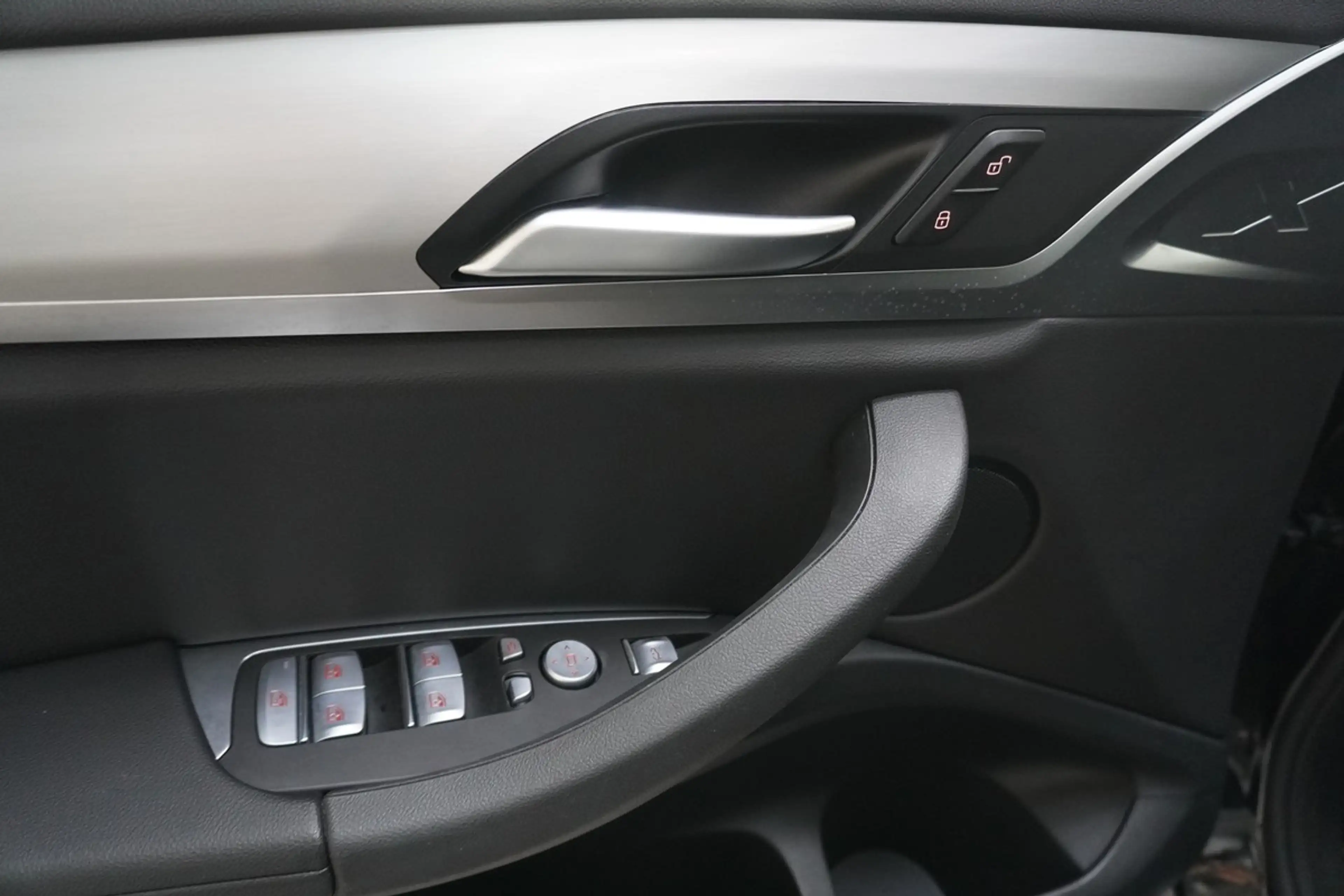 BMW X3 xDrive 20d Mild-Hybrid LED R.Cam AHK — photo 11