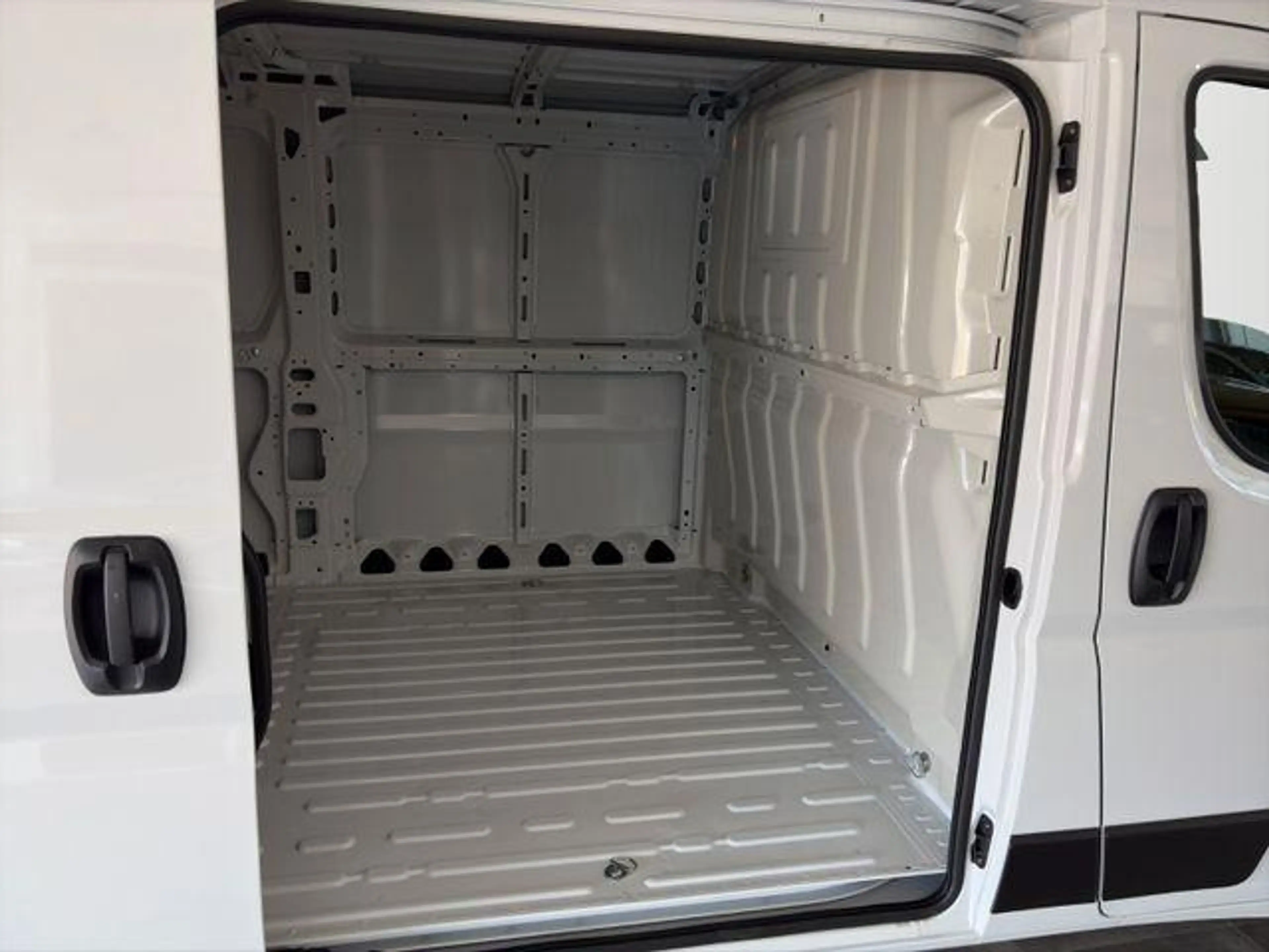 Fiat Ducato L2H1 MY26 30 120PS/RFK/KLIMA/RADIO/ 88 kW (120 ... — photo 11
