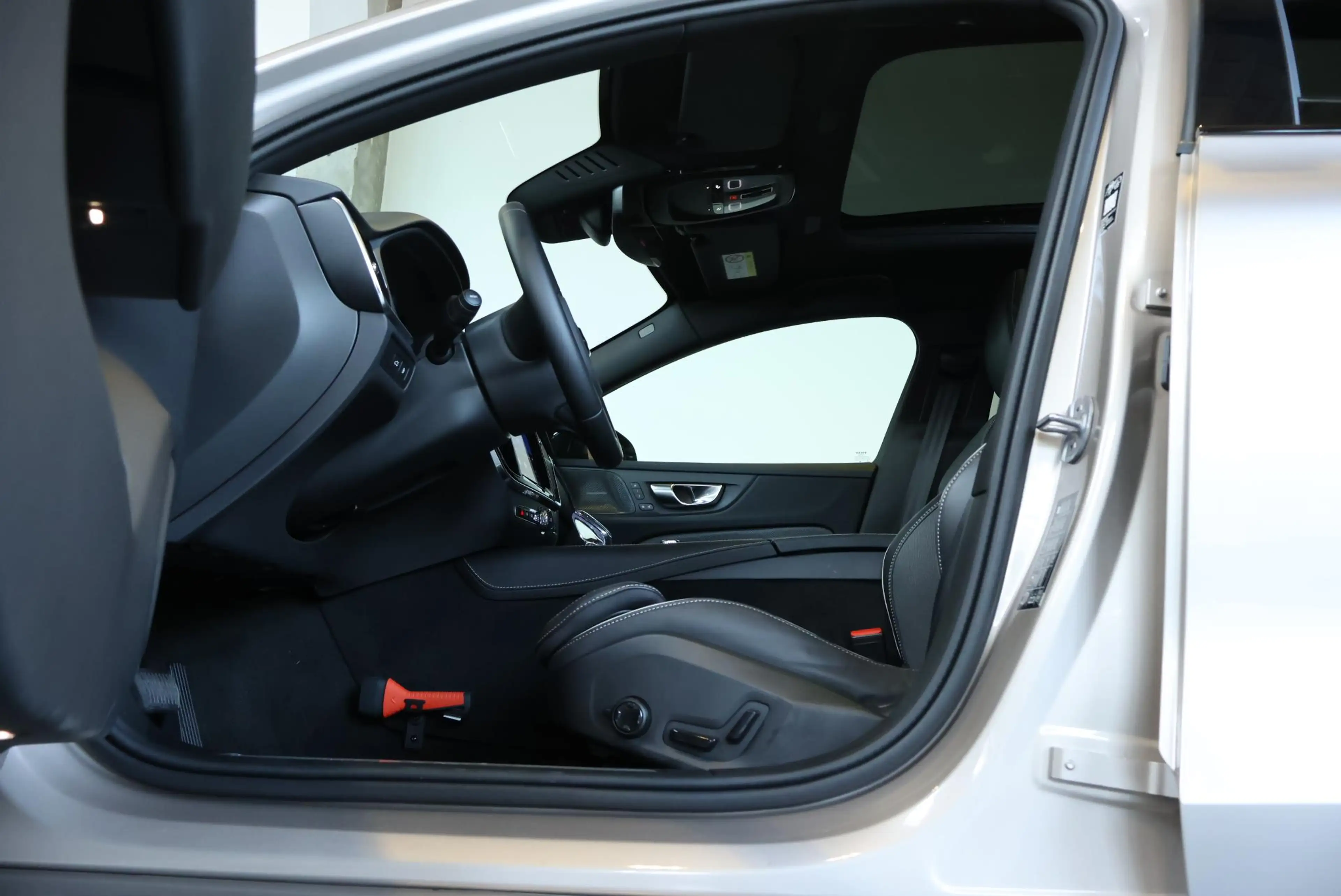 Volvo V60 T8 Plug-in hybrid AWD Plus Dark | Trekhaak | Panor — photo 9