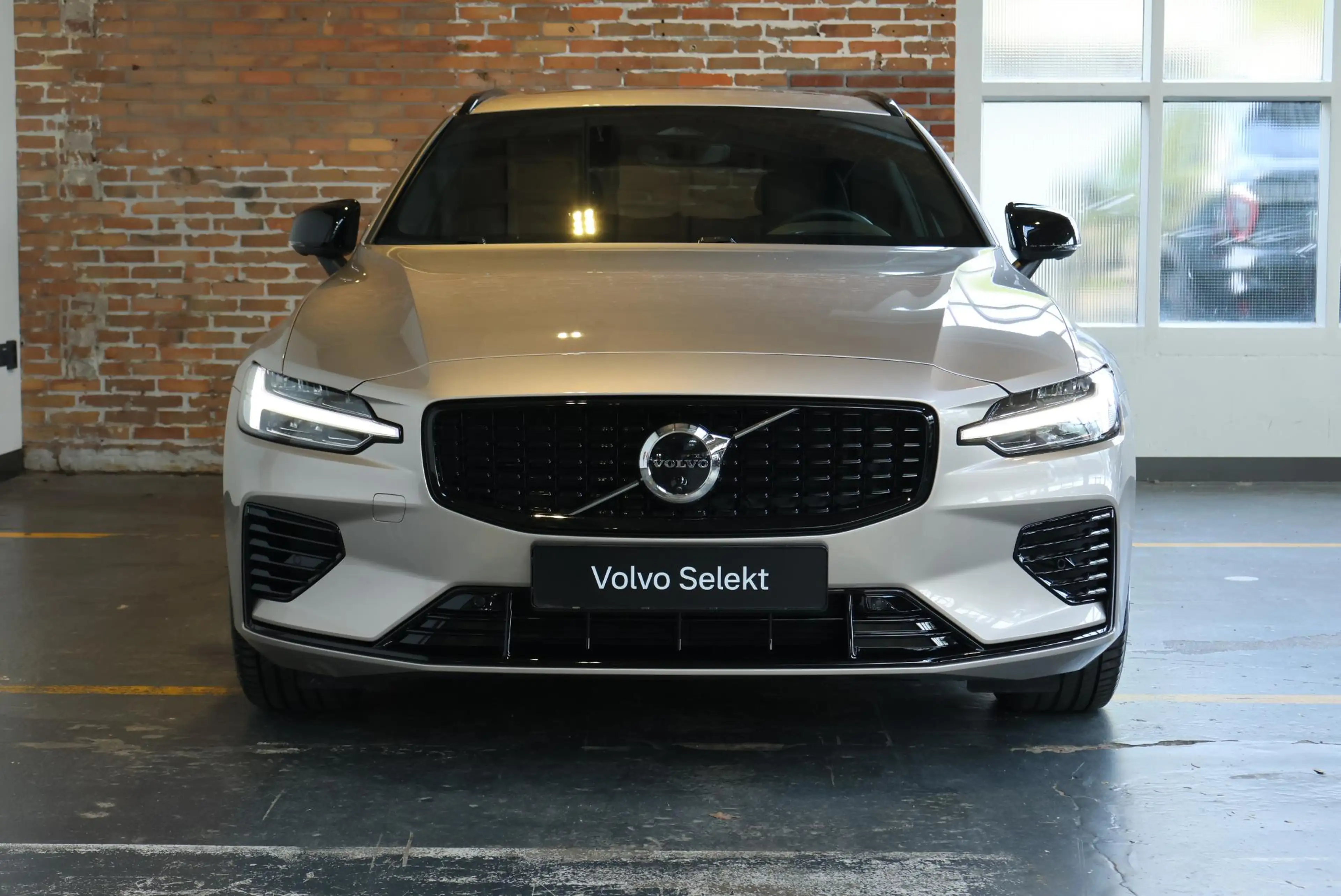 Volvo V60 T8 Plug-in hybrid AWD Plus Dark | Trekhaak | Panor — photo 5
