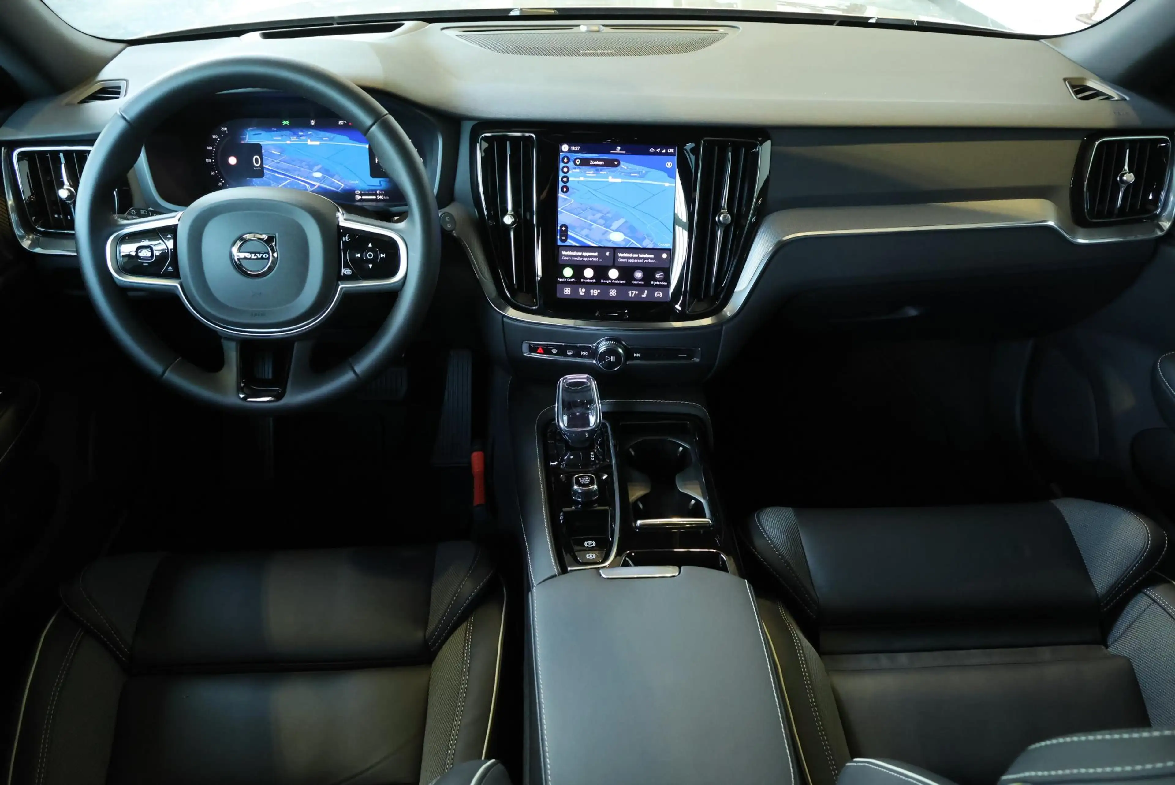 Volvo V60 T8 Plug-in hybrid AWD Plus Dark | Trekhaak | Panor — photo 11