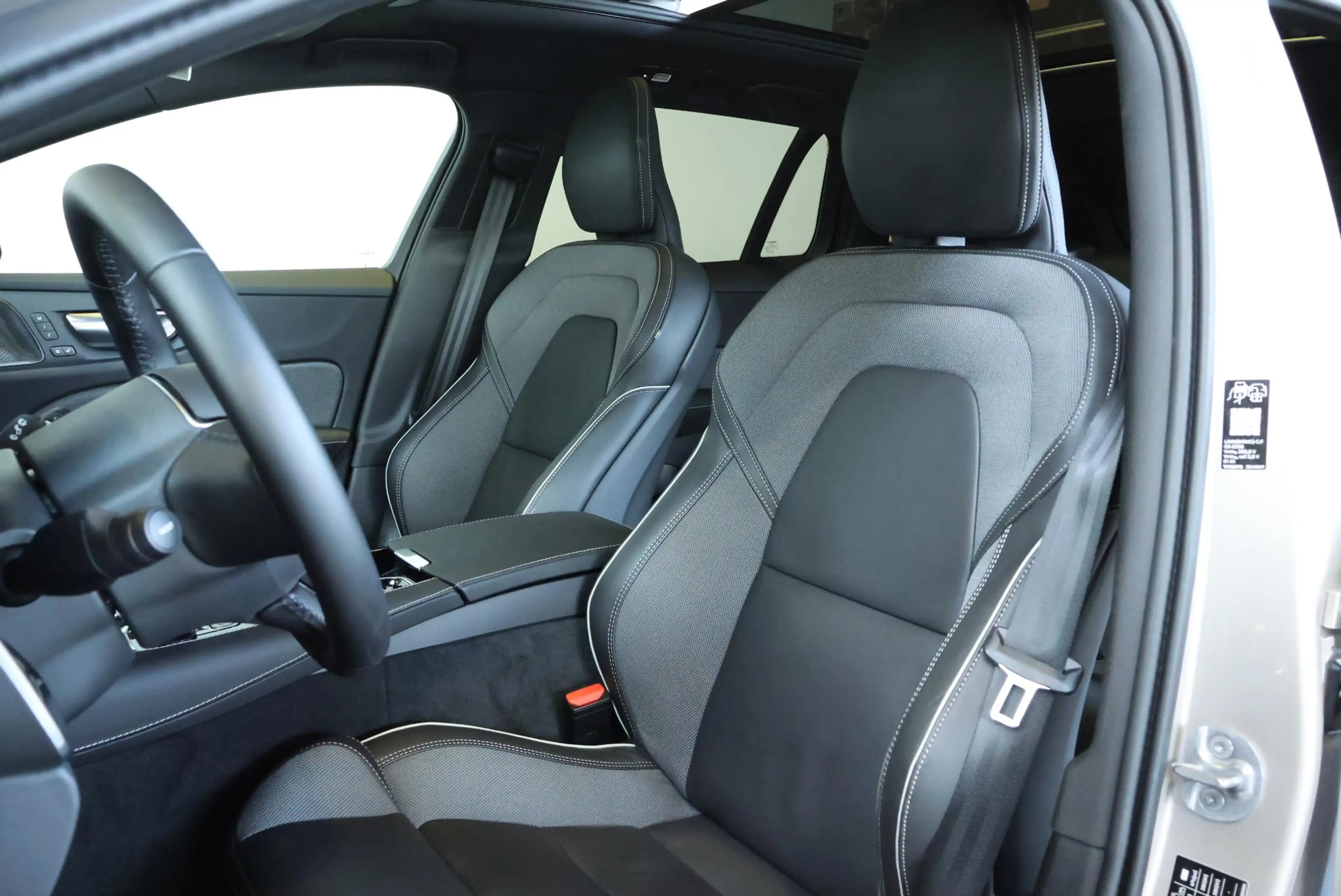 Volvo V60 T8 Plug-in hybrid AWD Plus Dark | Trekhaak | Panor — photo 10