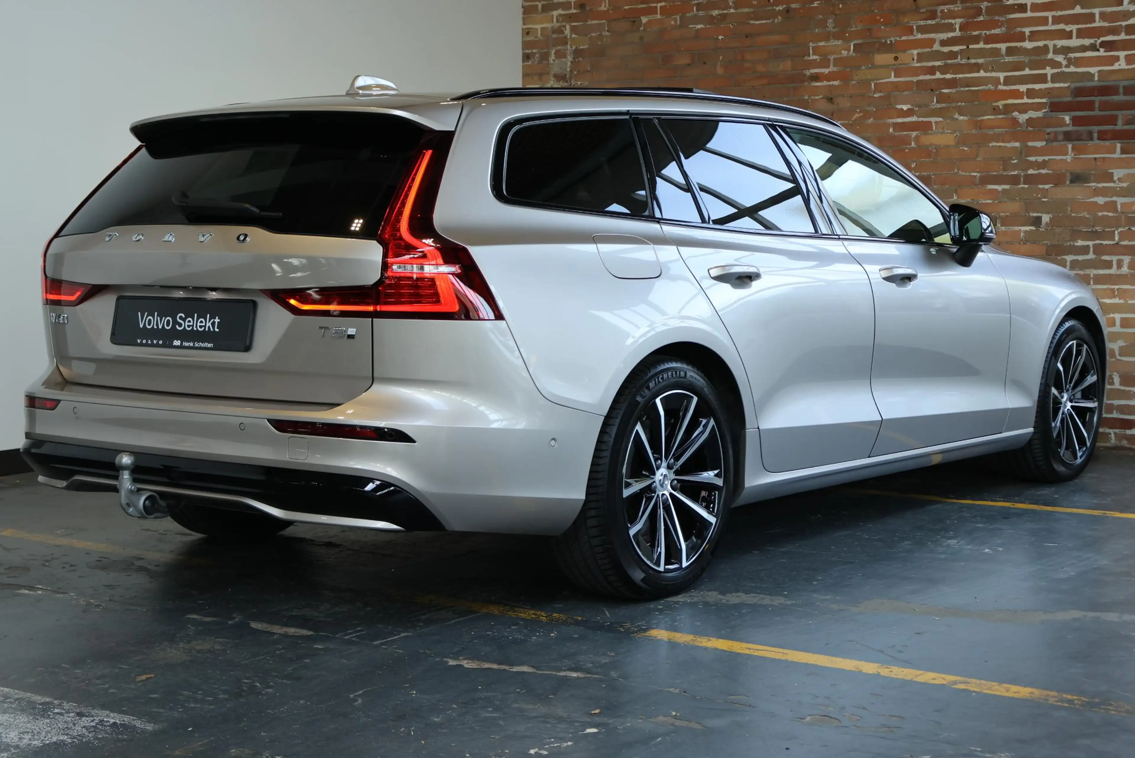 Volvo V60 T8 Plug-in hybrid AWD Plus Dark | Trekhaak | Panor — photo 3