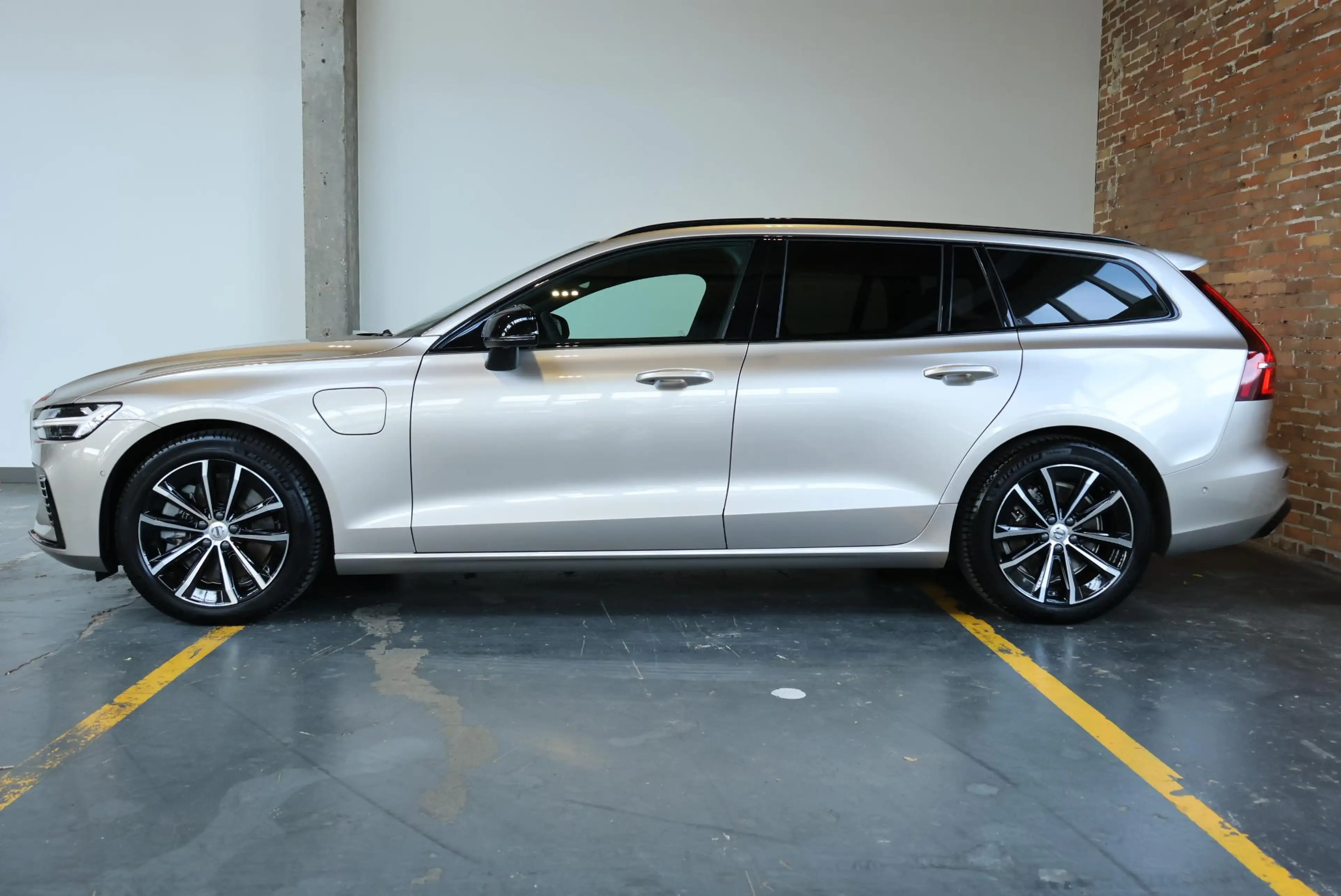 Volvo V60 T8 Plug-in hybrid AWD Plus Dark | Trekhaak | Panor — photo 6