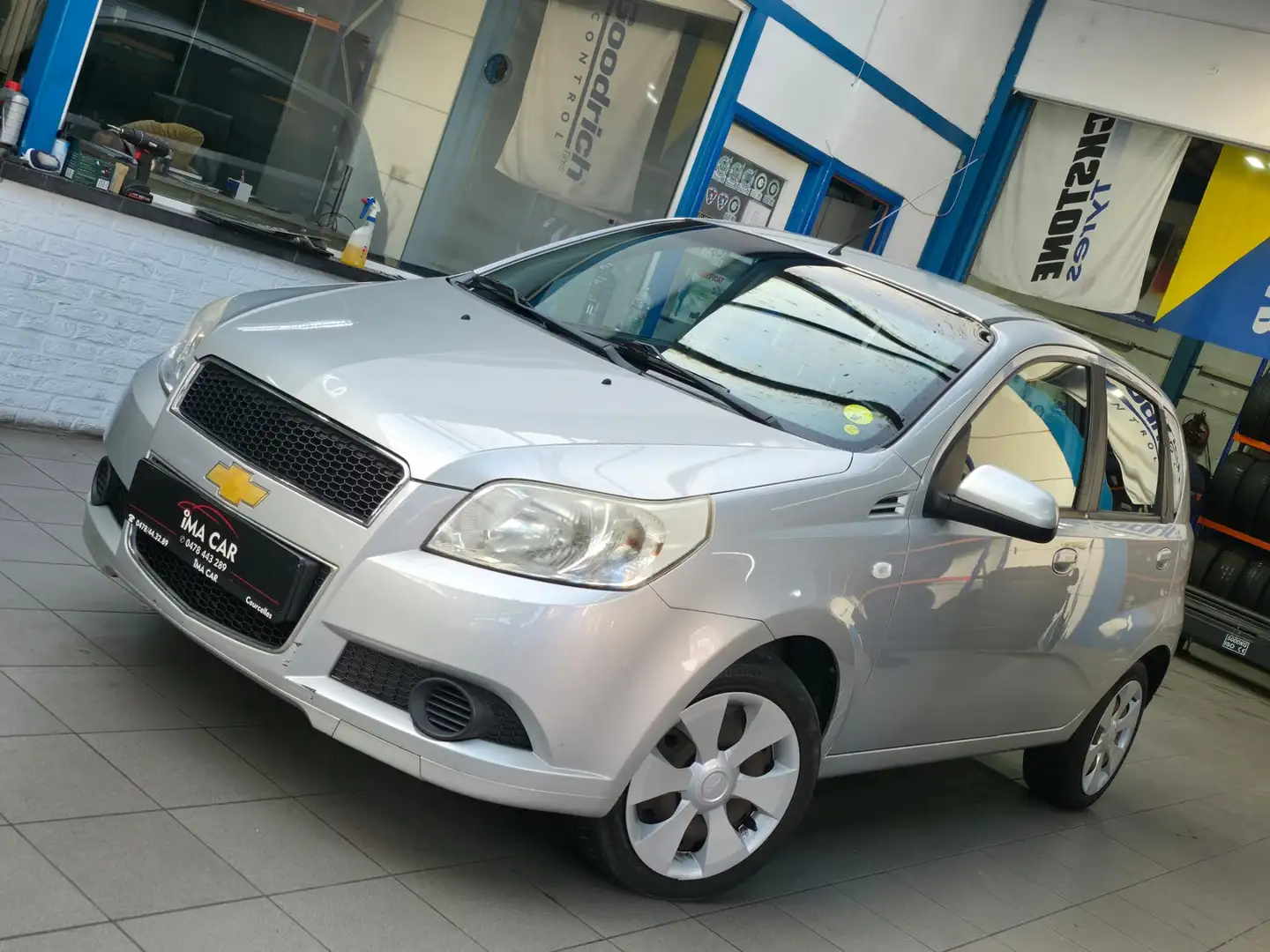 Chevrolet Aveo Aveo hatchback 1.4i LS Grau - 1
