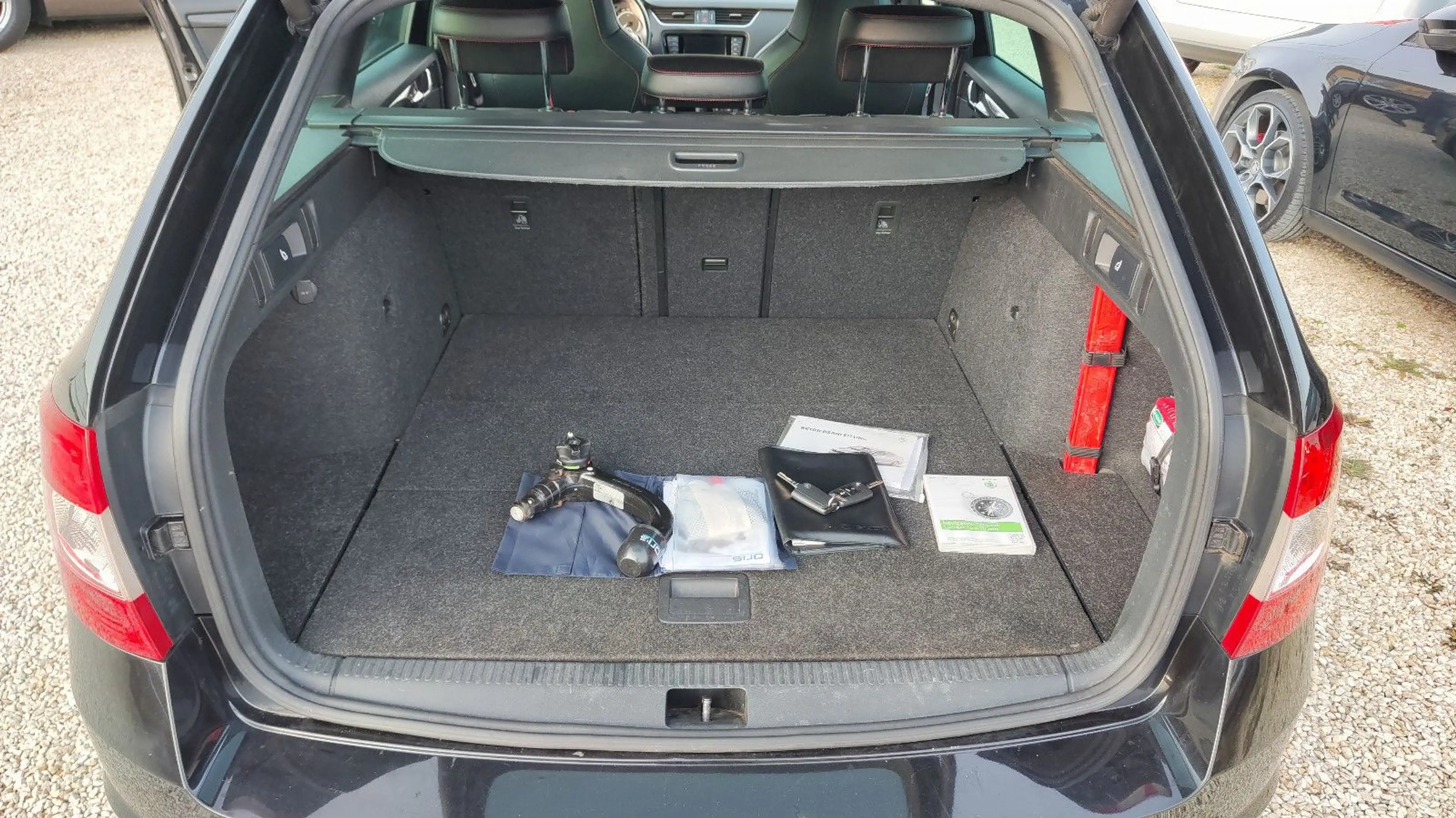 Skoda Octavia Combi RS 2.0 TDI Xenon*Navi*19Zoll*1Hand — photo 9