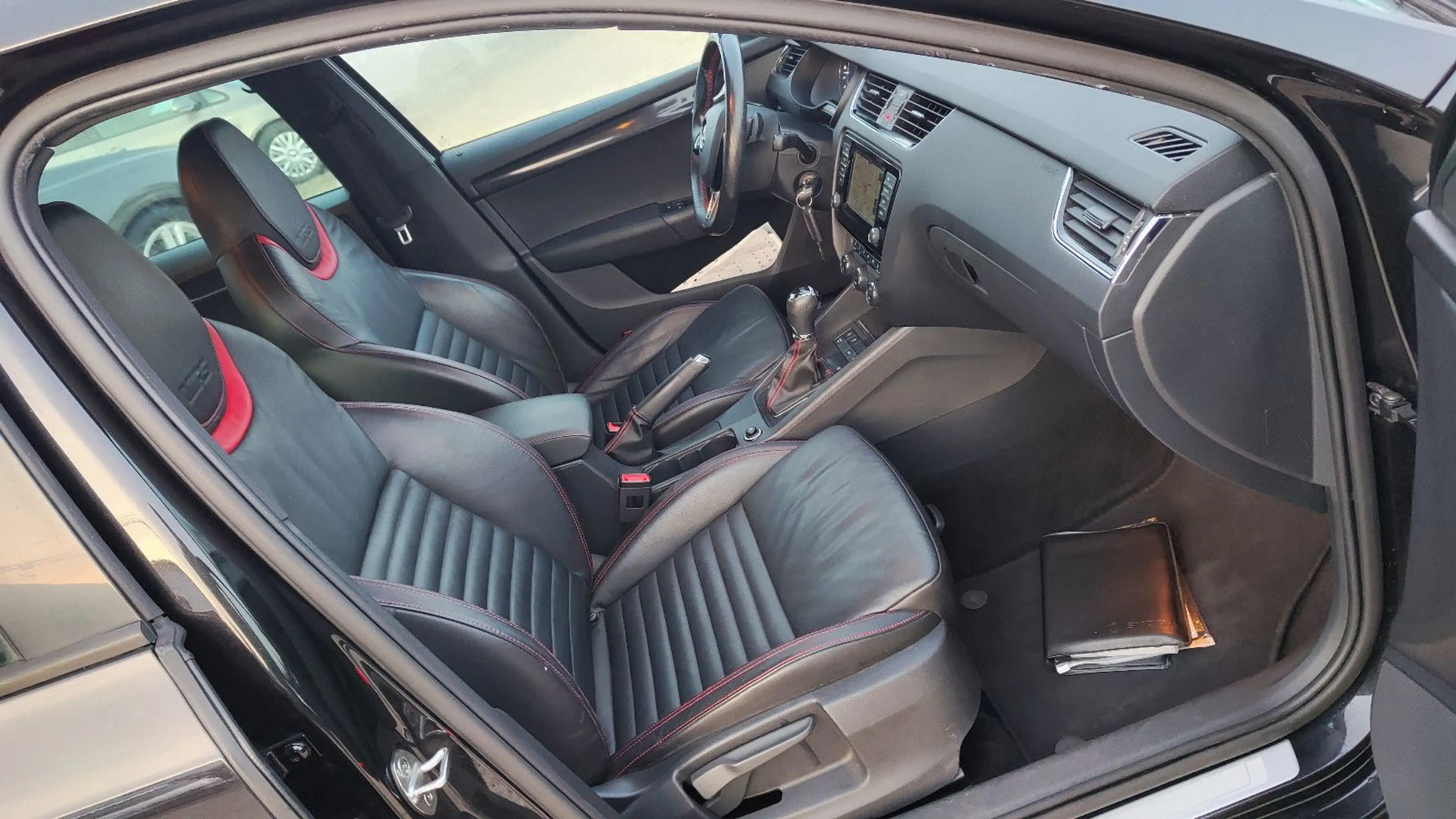 Skoda Octavia Combi RS 2.0 TDI Xenon*Navi*19Zoll*1Hand — photo 31