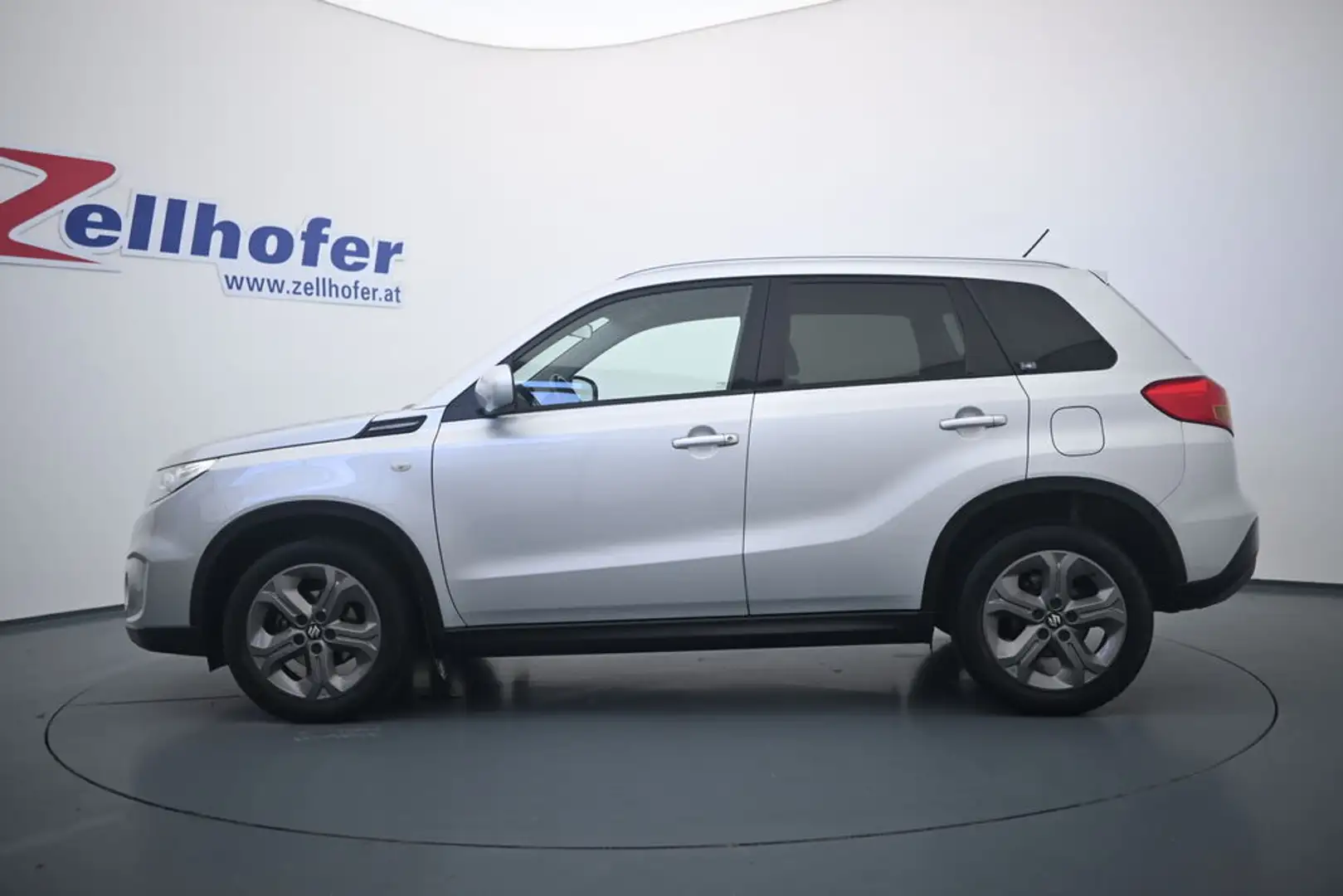 Suzuki Vitara 1,6 Shine Aut. Silber - 2